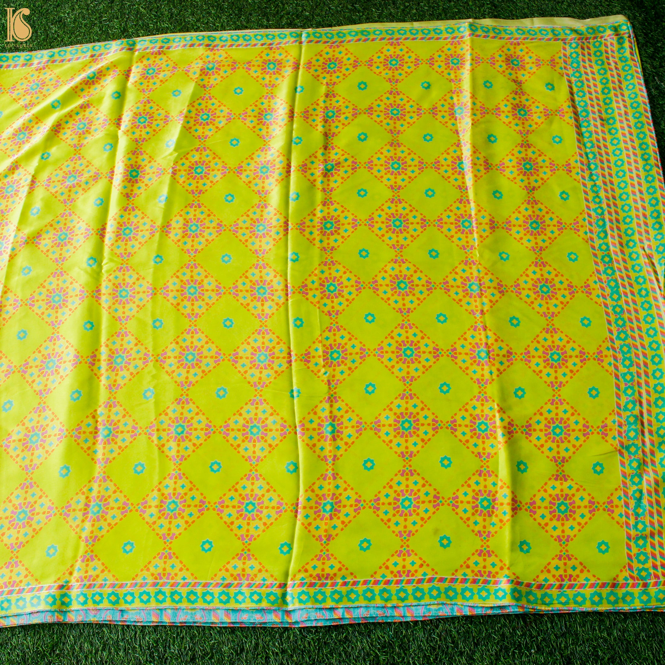 NİLÜFER - La Rioja Green Pure Sateen Silk Print Saree - Khinkhwab