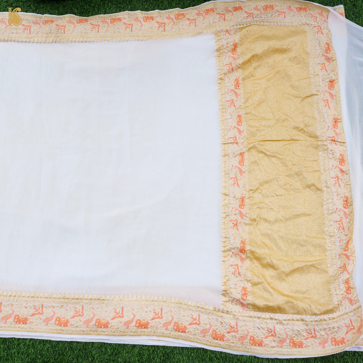 Birds of Paradise : White Pure Georgette Handloom Banarasi Saree - Khinkhwab