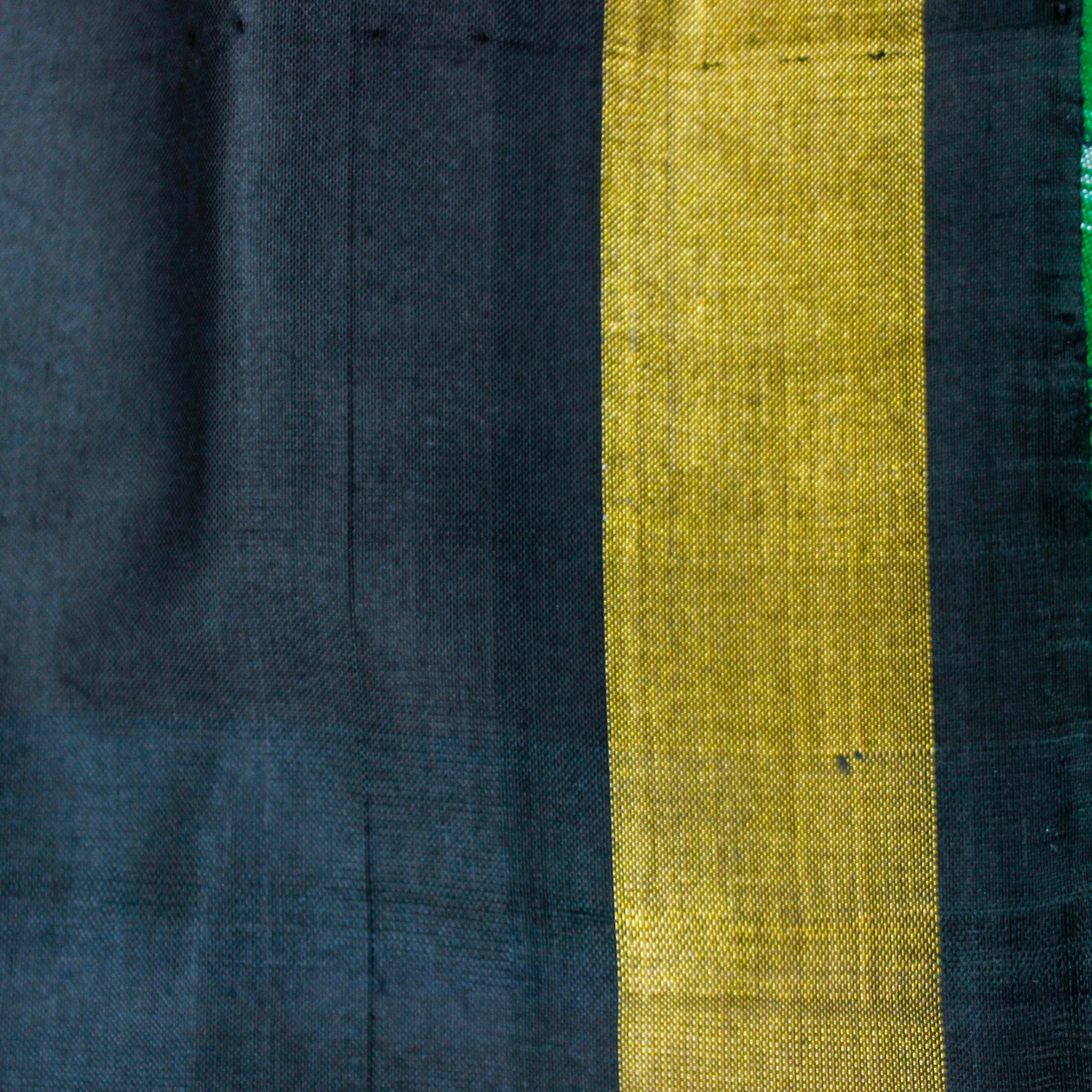 Green Pure Silk Handloom Single Ikkat Semi Patan Patola Saree - Khinkhwab