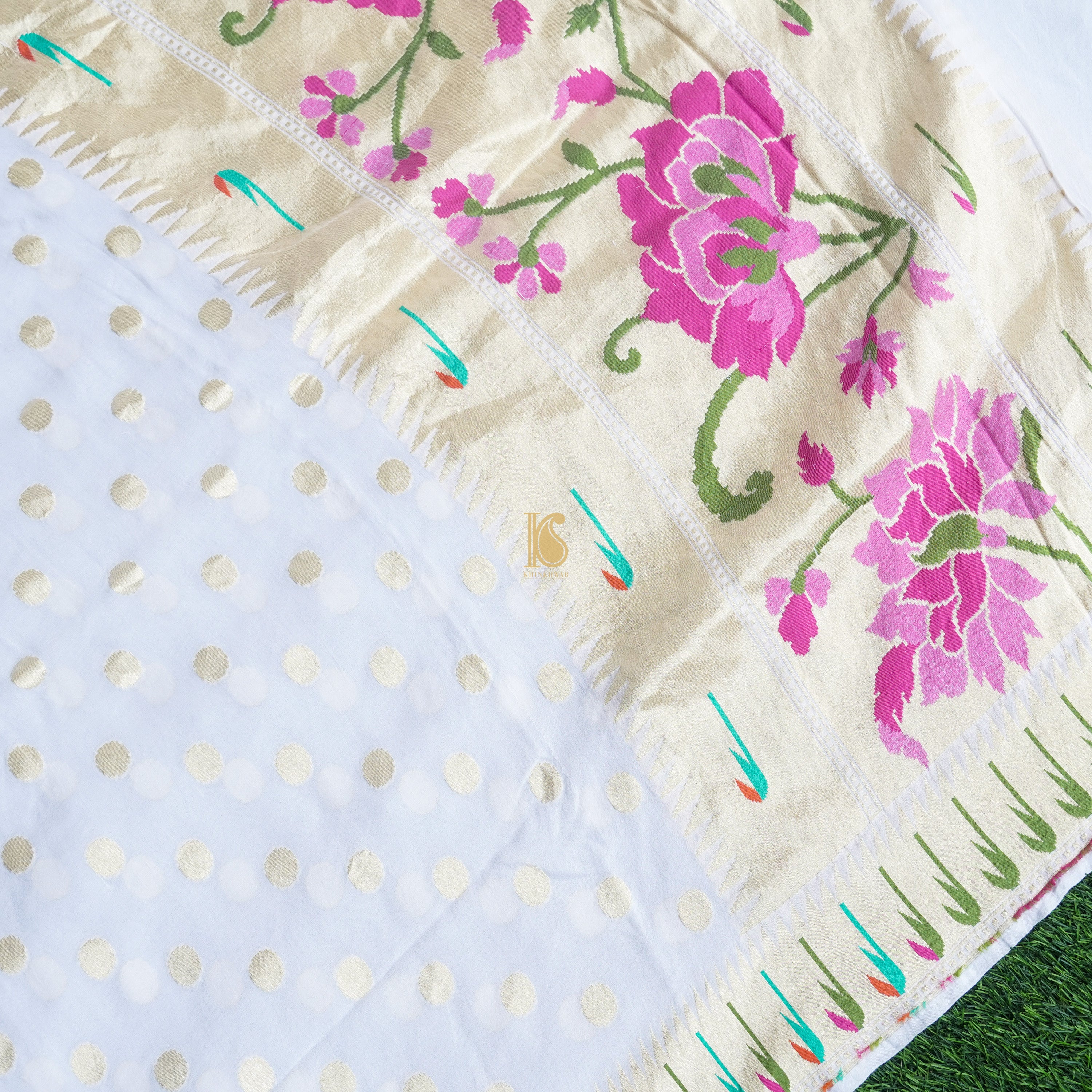 White Handloom Pure Georgette Banarasi Suit Fabric - Khinkhwab