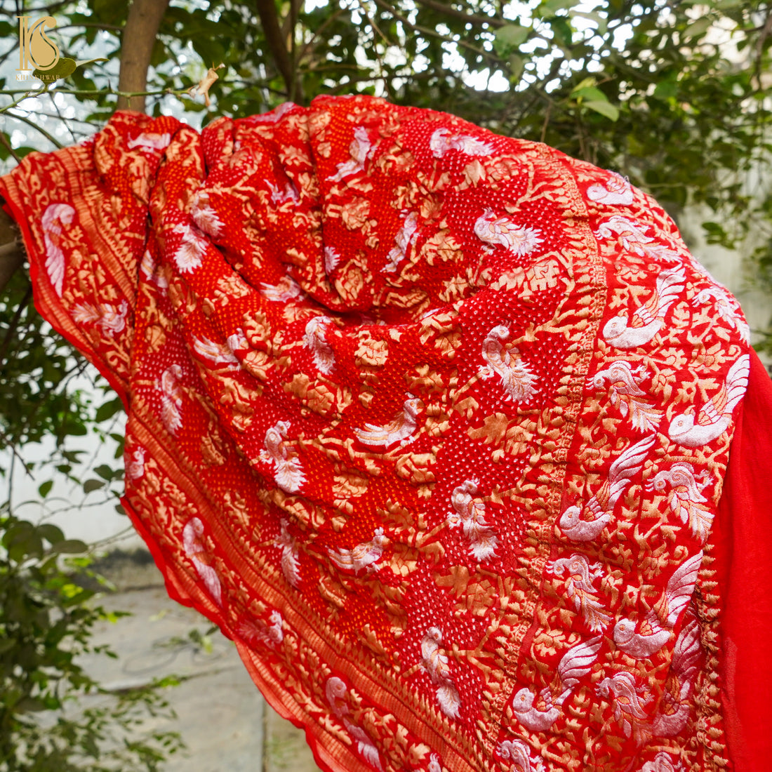 Guardsman Red Georgette Handloom Bandhani Banarasi Birds Dupatta - Khinkhwab