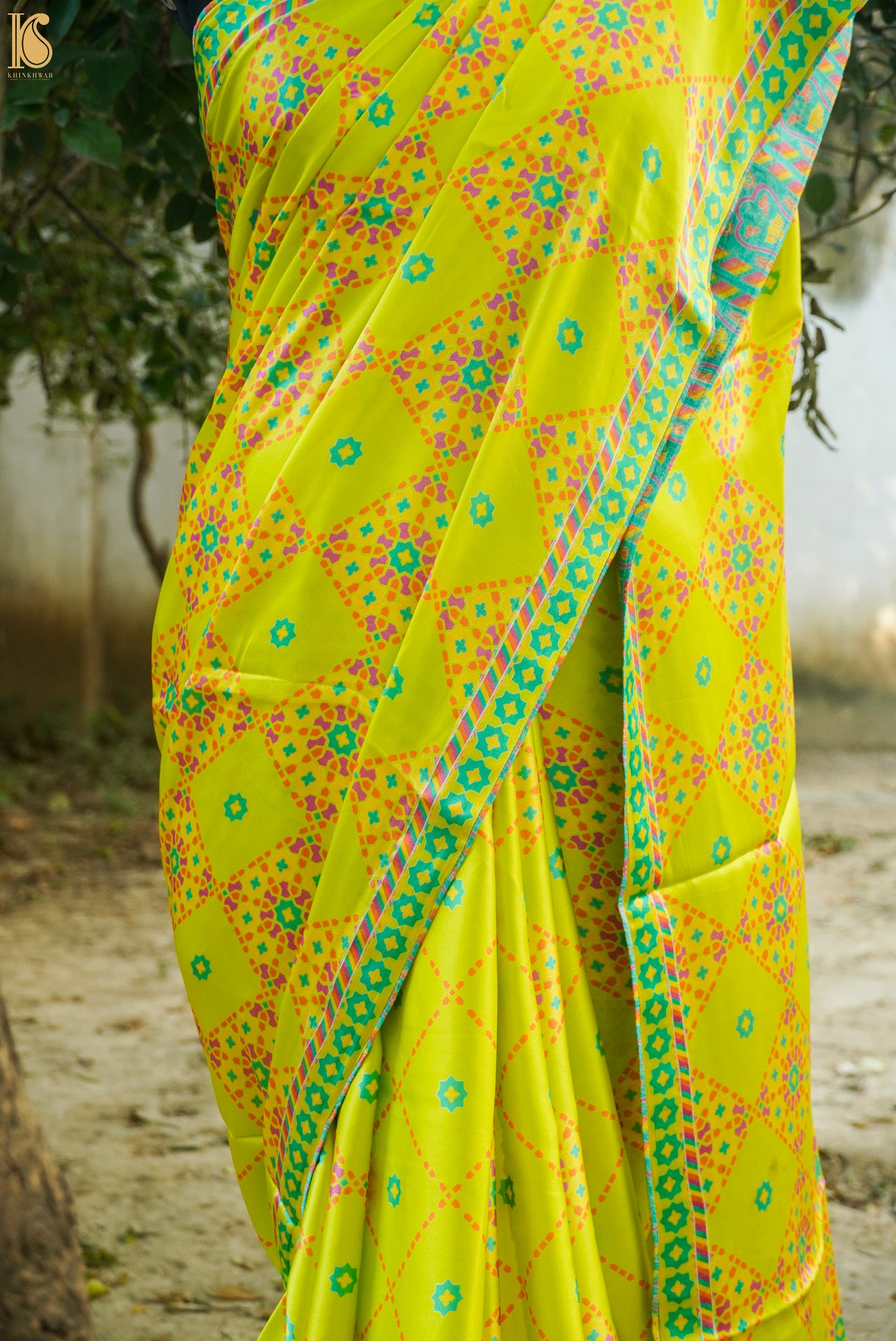 NİLÜFER - La Rioja Green Pure Sateen Silk Print Saree - Khinkhwab