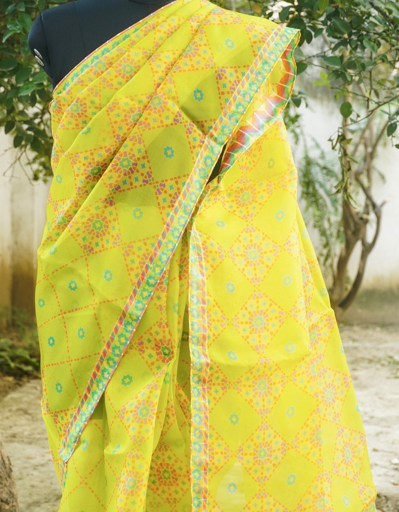 NİLÜFER - Chartreuse Yellow Pure Organza Print Saree - Khinkhwab