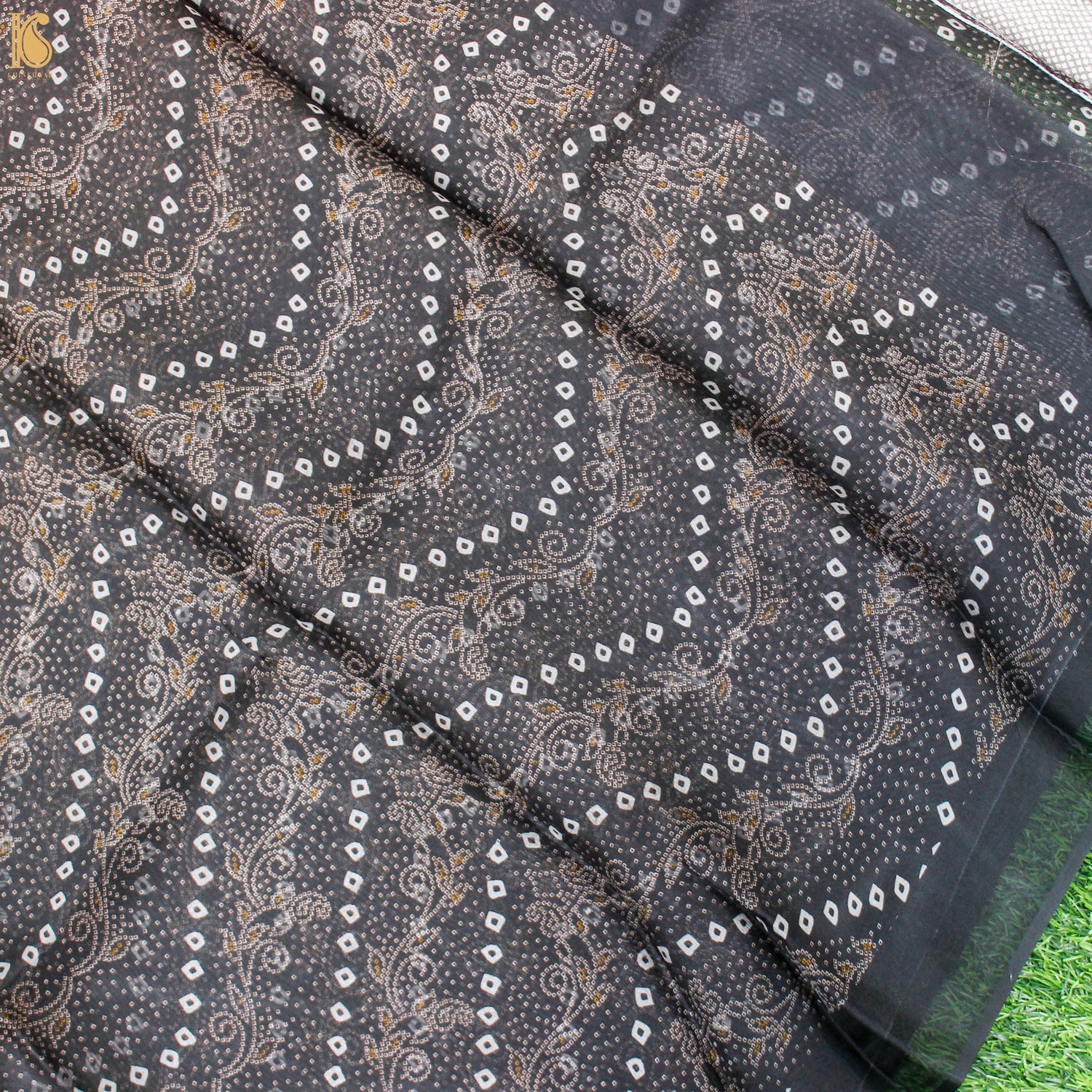Black Pure Organza Print Saree - Khinkhwab