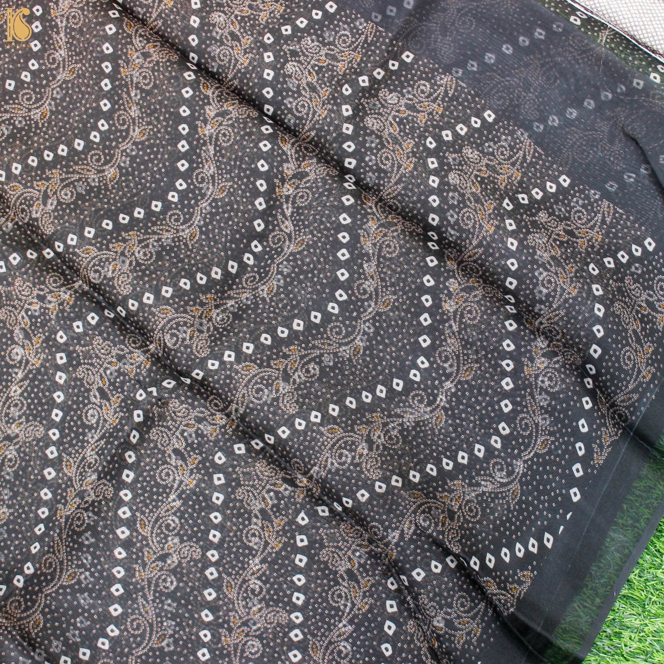 Black Pure Organza Print Saree - Khinkhwab