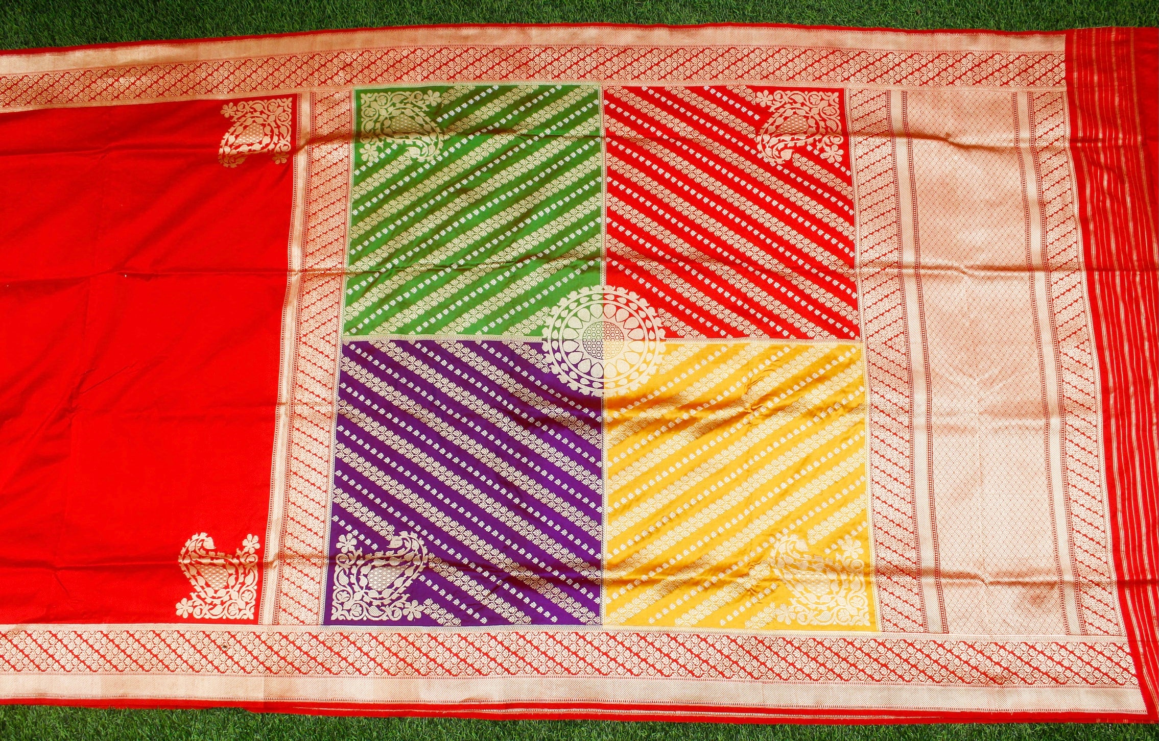 Red Handwoven Pure Katan Silk Chauki Rangkat Banarasi Saree - Khinkhwab