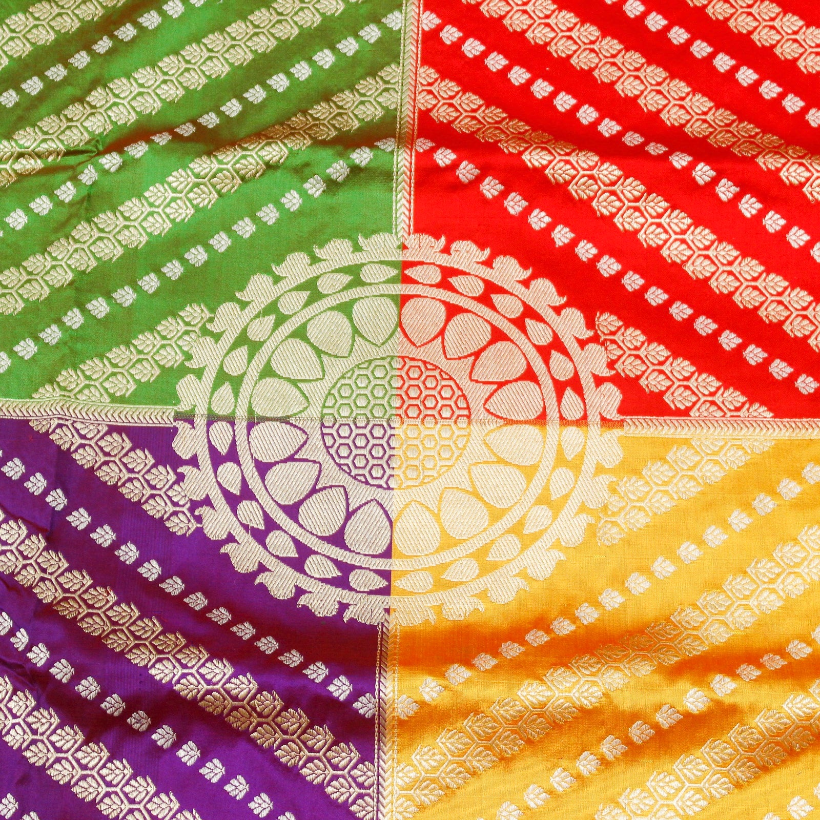 Red Handwoven Pure Katan Silk Chauki Rangkat Banarasi Saree - Khinkhwab