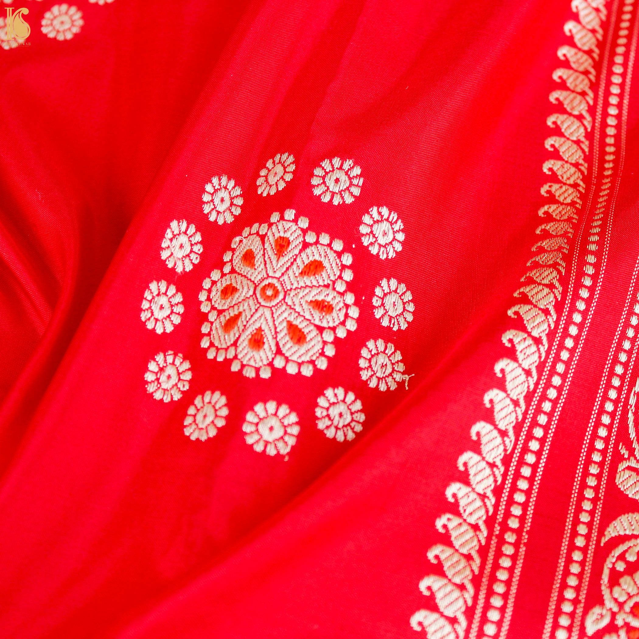 Handwoven Alizarin Red Pure Mashru Silk Kadwa Banarasi Saree - Khinkhwab