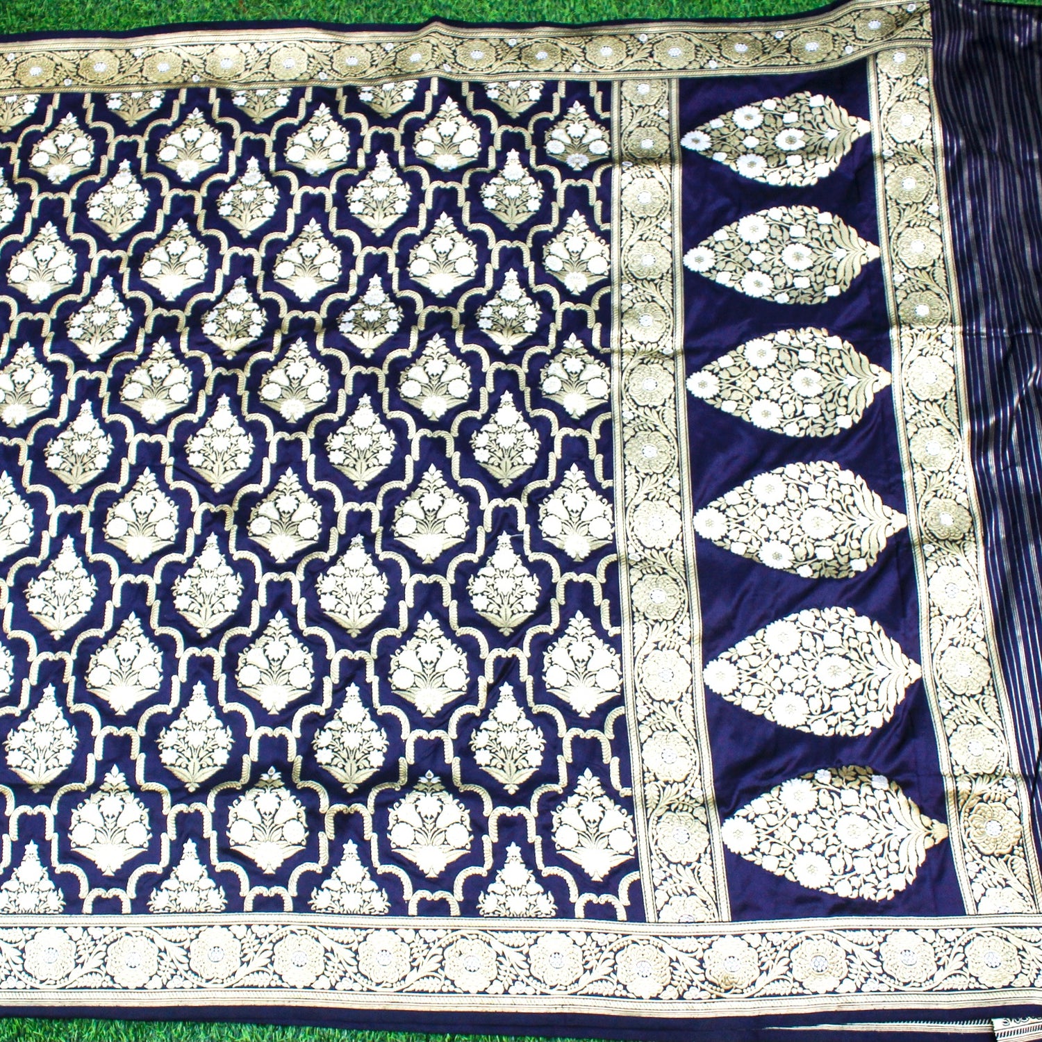 Deep Koamaru Handwoven Pure Katan Silk Banarasi Kadwa Saree - Khinkhwab