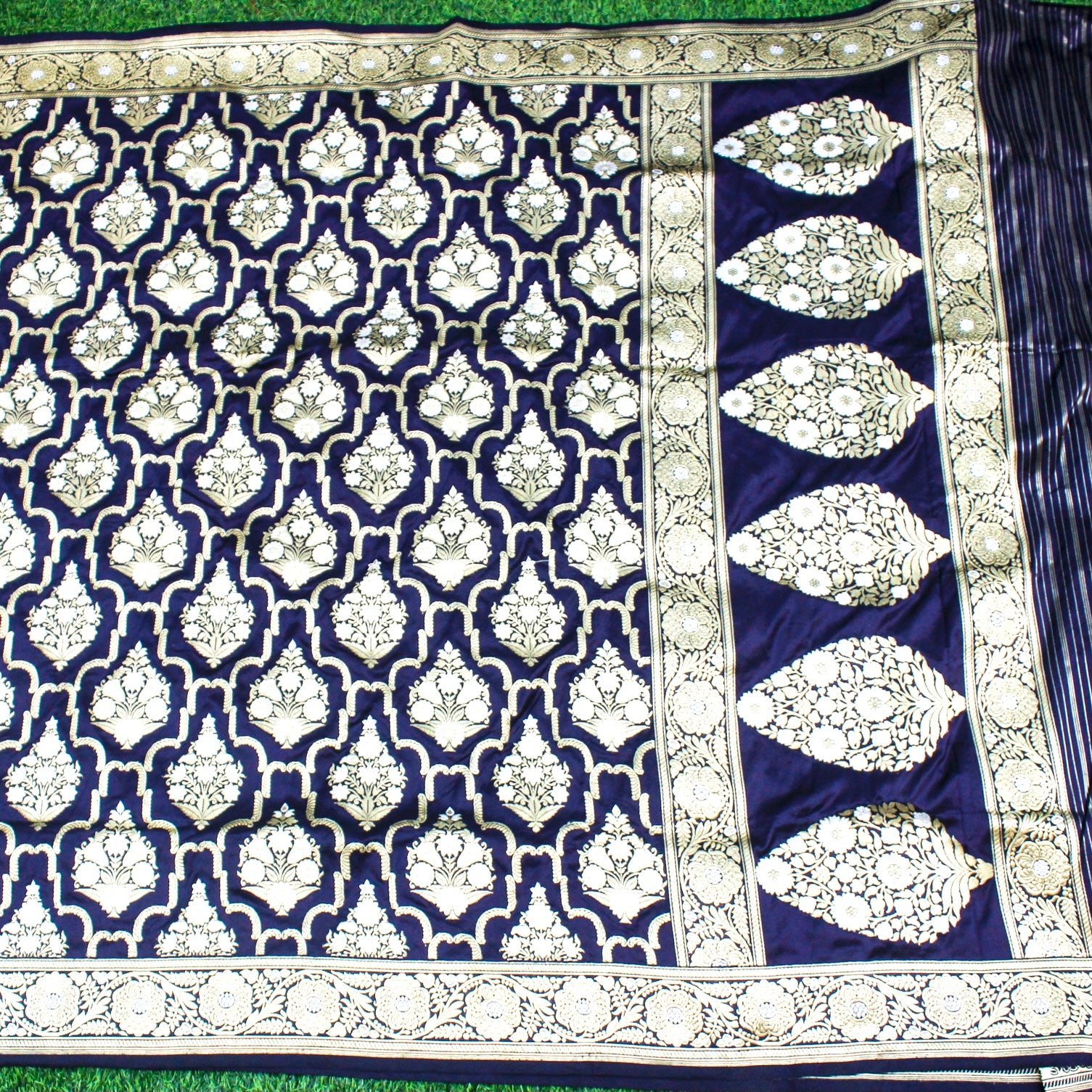 Deep Koamaru Handwoven Pure Katan Silk Banarasi Kadwa Saree - Khinkhwab