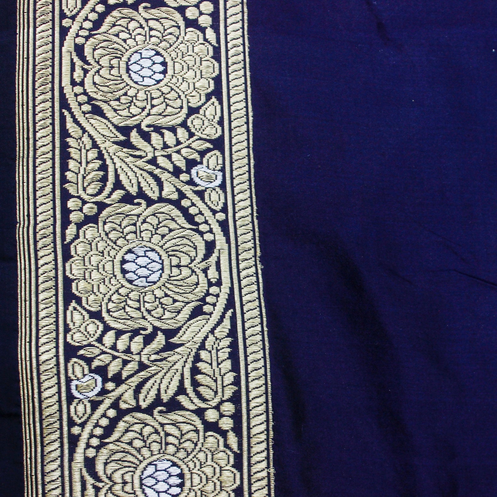 Deep Koamaru Handwoven Pure Katan Silk Banarasi Kadwa Saree - Khinkhwab