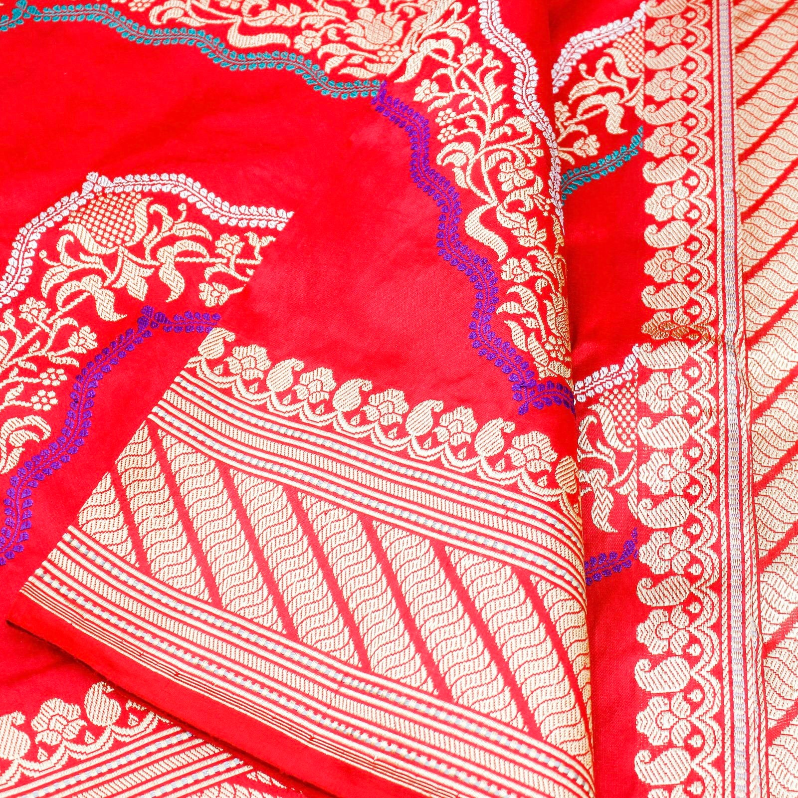 Red Pure Katan Silk Handwoven Banarasi Kadwa Zig Zag Saree - Khinkhwab