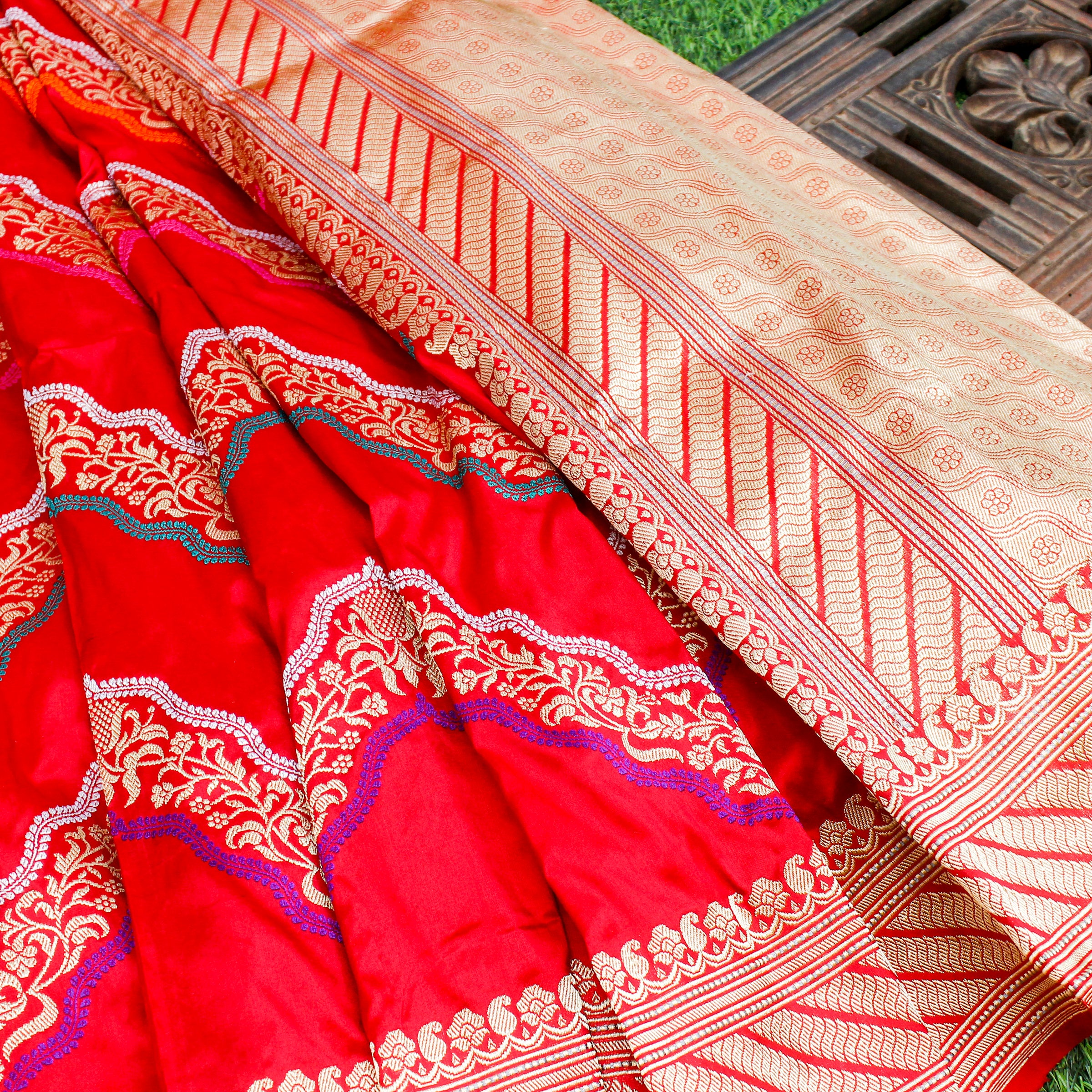 Red Pure Katan Silk Handwoven Banarasi Kadwa Zig Zag Saree - Khinkhwab
