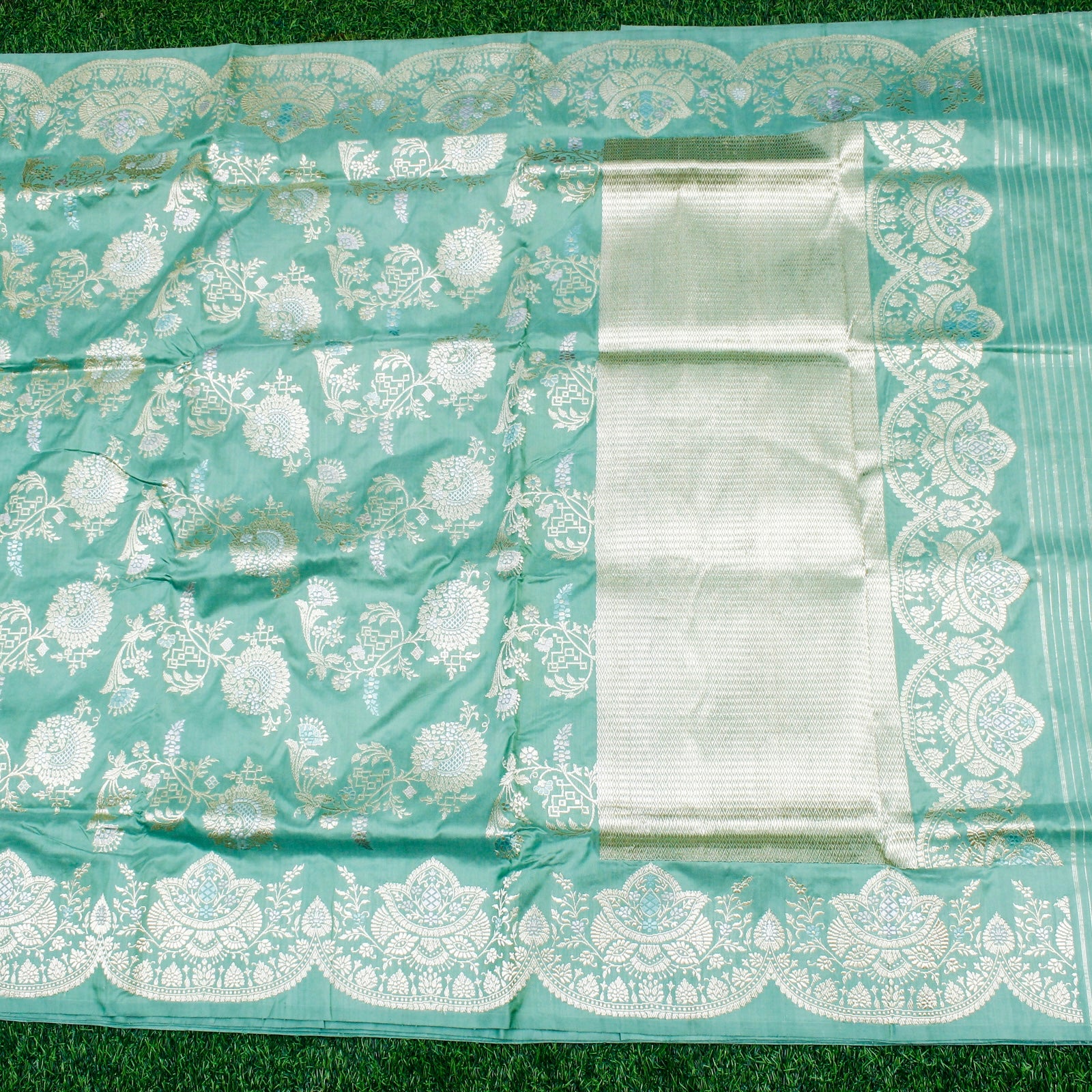 Monte Carlo Green Pure Katan Silk Handwoven Banarasi Kadwa Scallop Saree - Khinkhwab