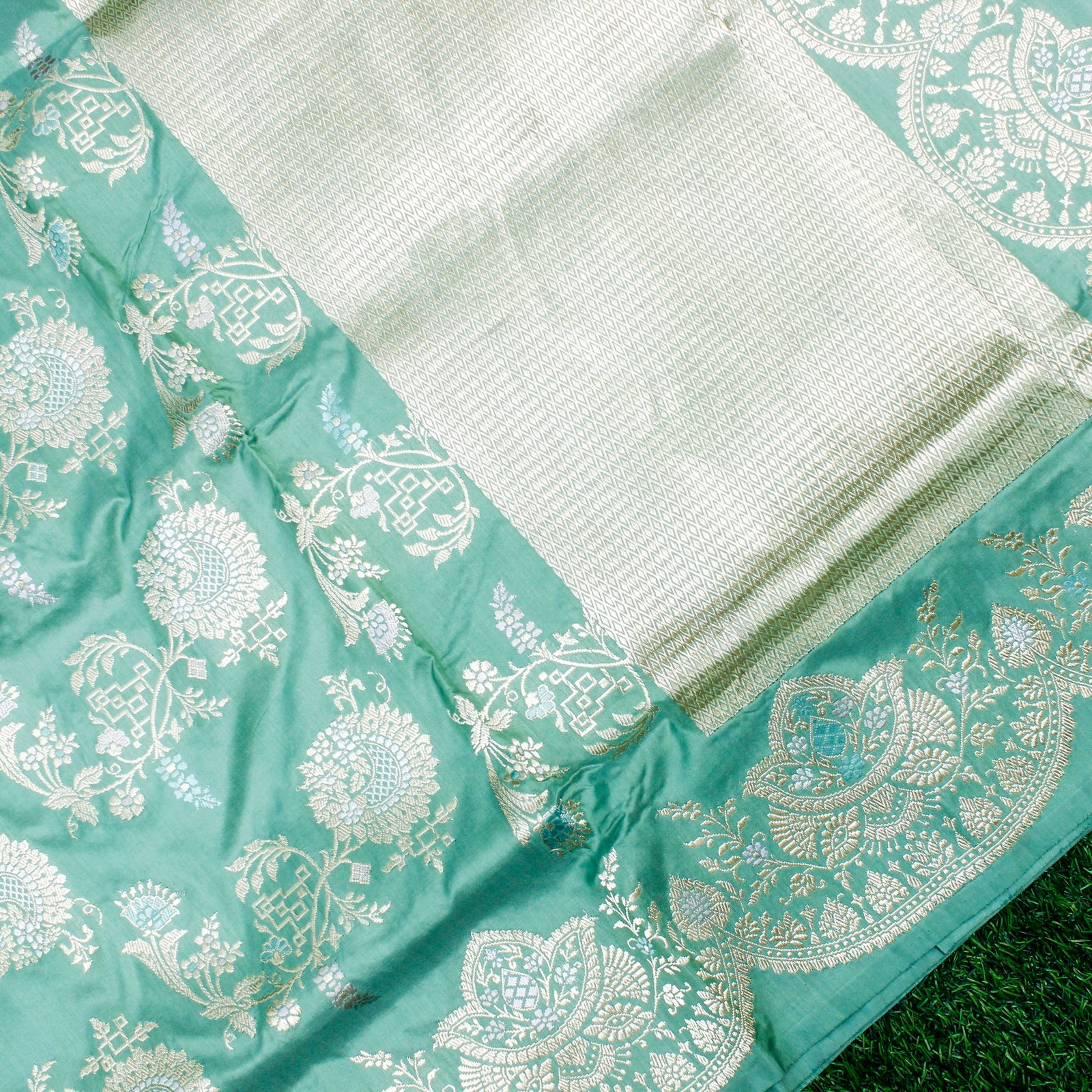 Monte Carlo Green Pure Katan Silk Handwoven Banarasi Kadwa Scallop Saree - Khinkhwab