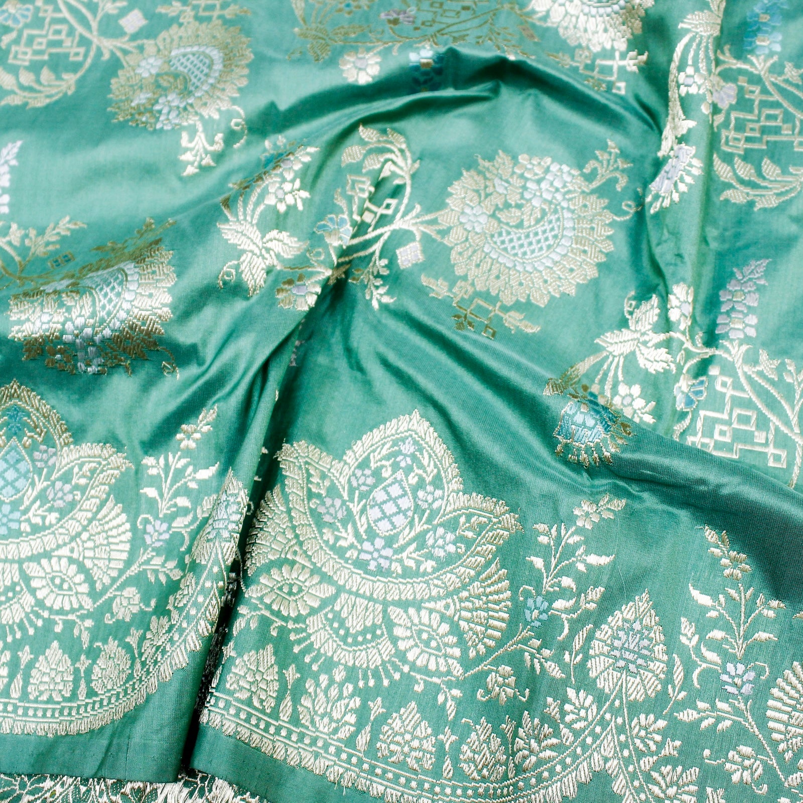 Monte Carlo Green Pure Katan Silk Handwoven Banarasi Kadwa Scallop Saree - Khinkhwab