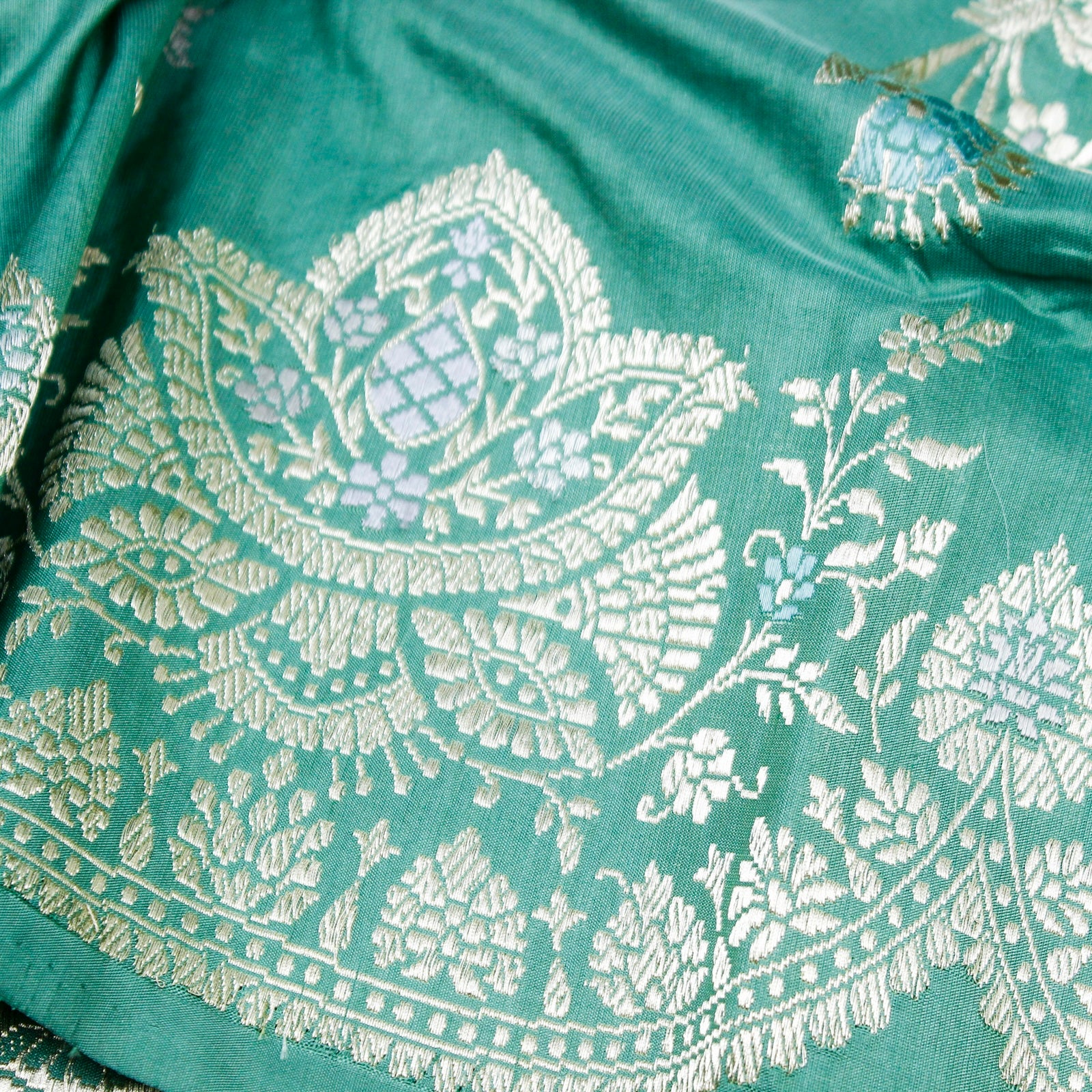 Monte Carlo Green Pure Katan Silk Handwoven Banarasi Kadwa Scallop Saree - Khinkhwab