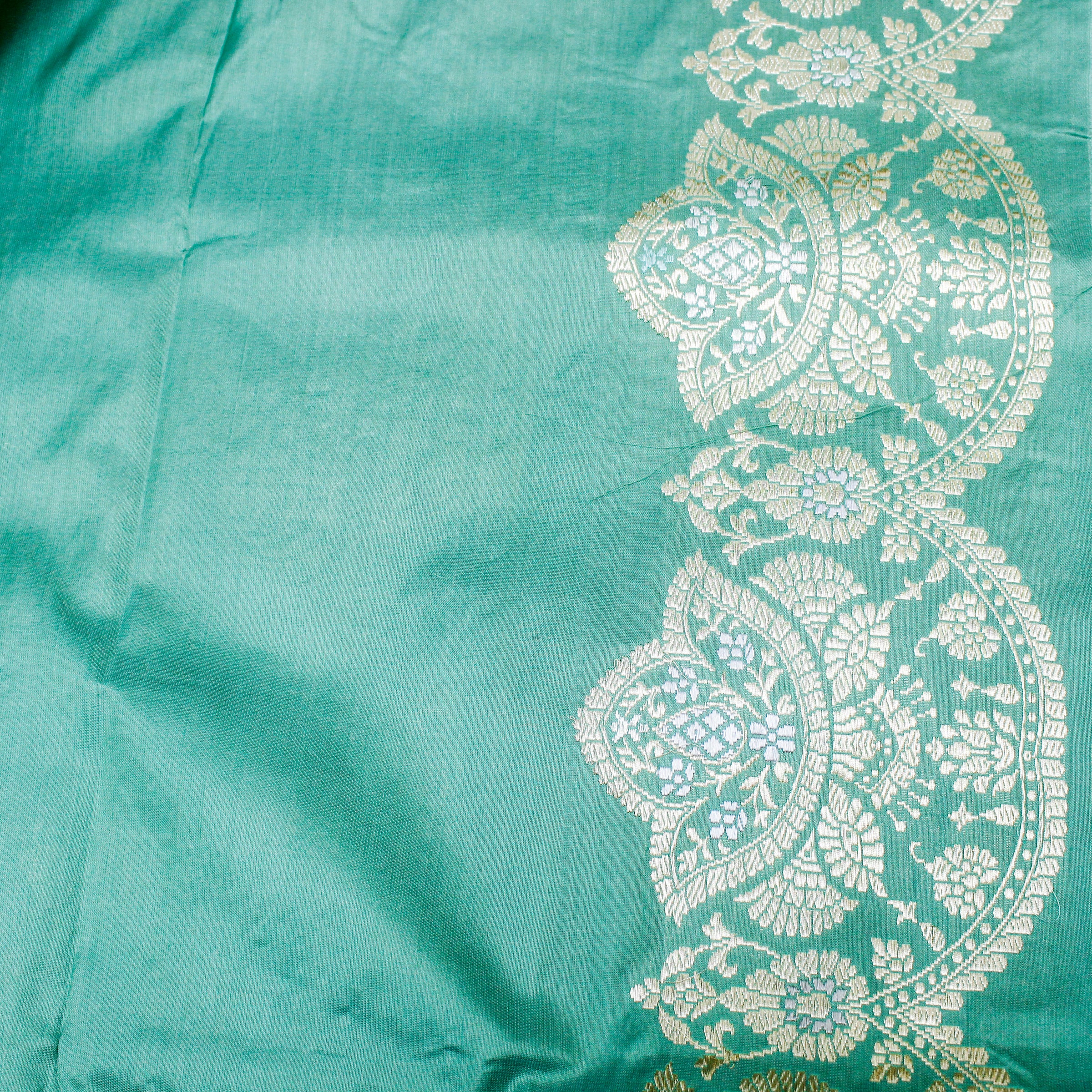 Monte Carlo Green Pure Katan Silk Handwoven Banarasi Kadwa Scallop Saree - Khinkhwab