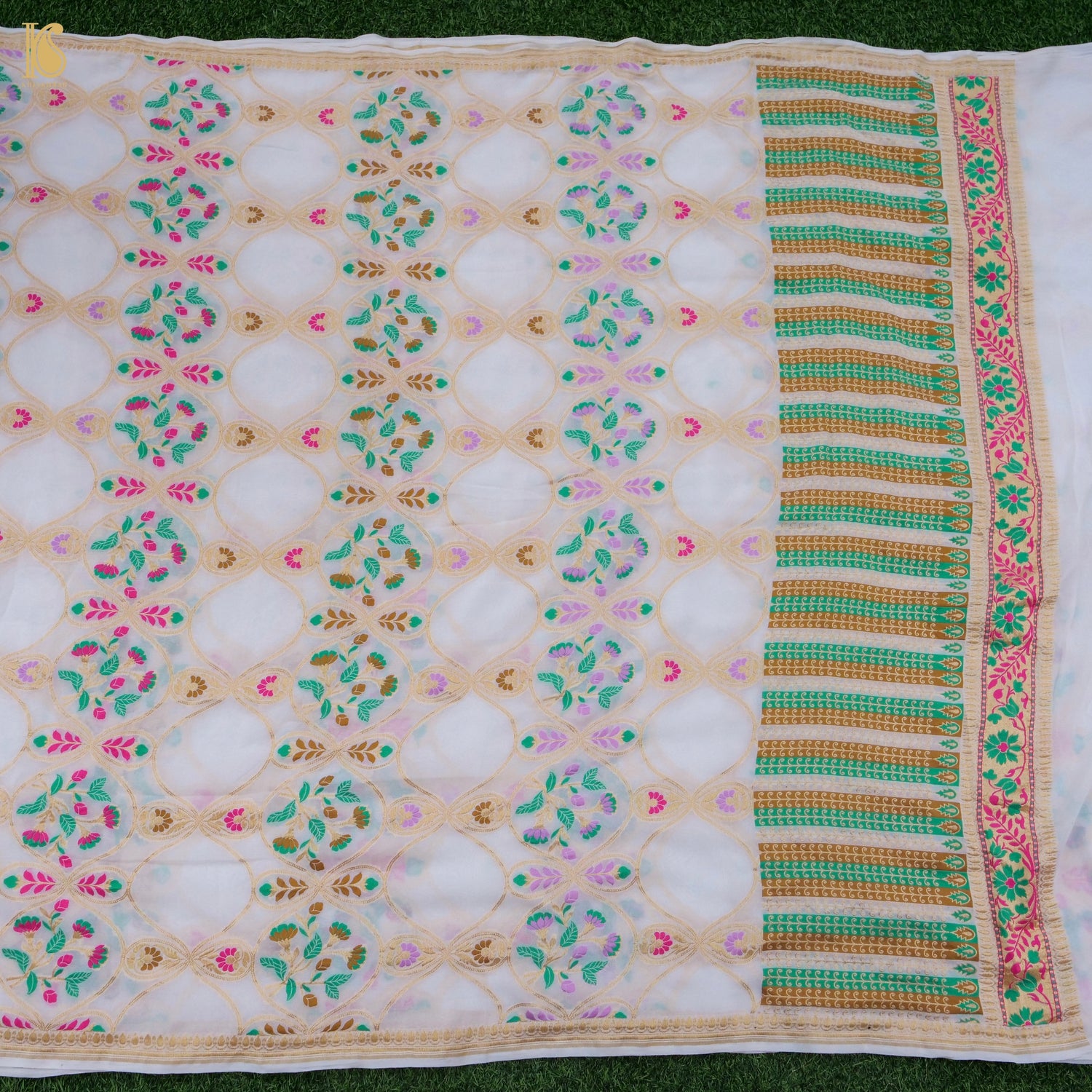 White Pure Georgette Handloom Banarasi Honeycomb Flower Saree - Khinkhwab