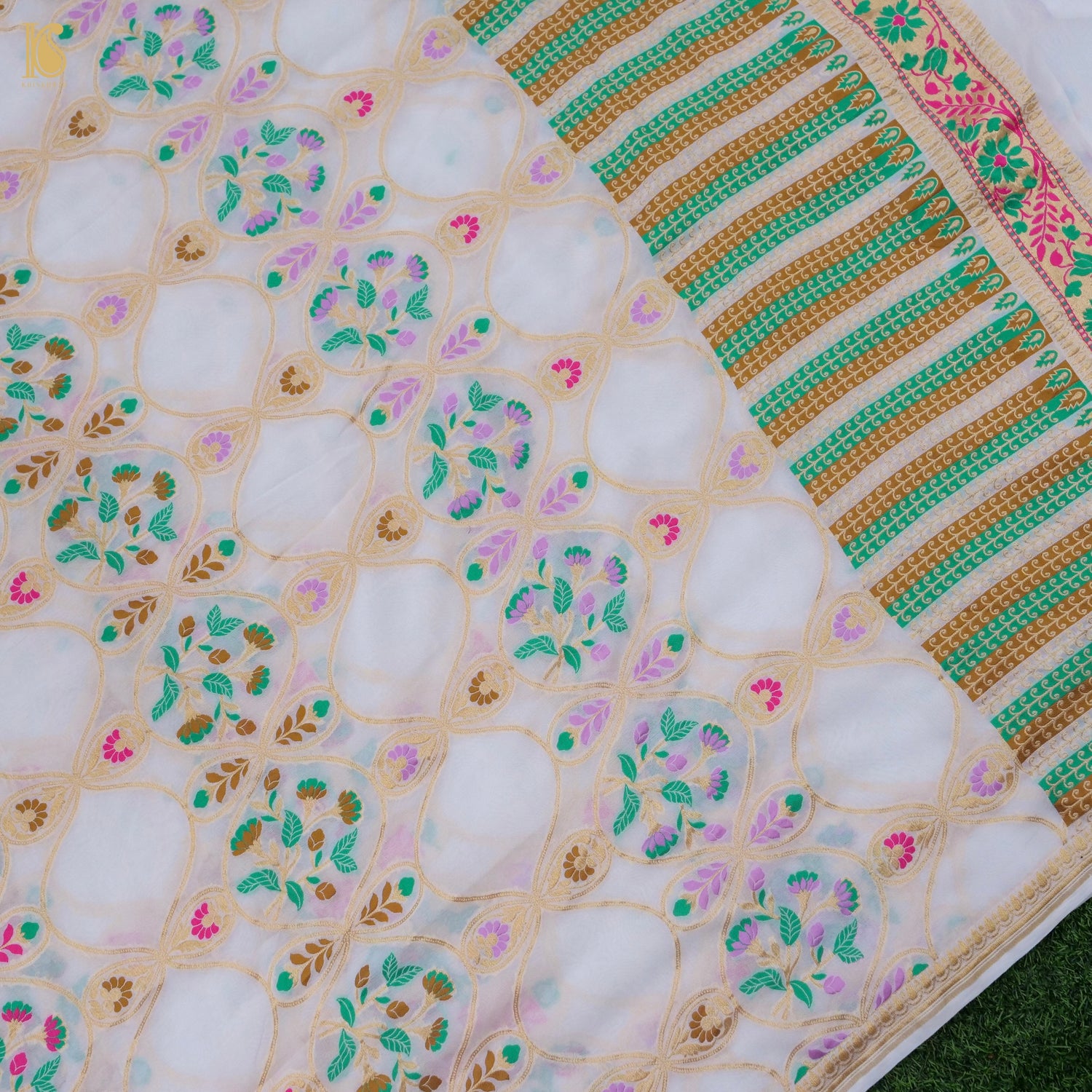 White Pure Georgette Handloom Banarasi Honeycomb Flower Saree - Khinkhwab