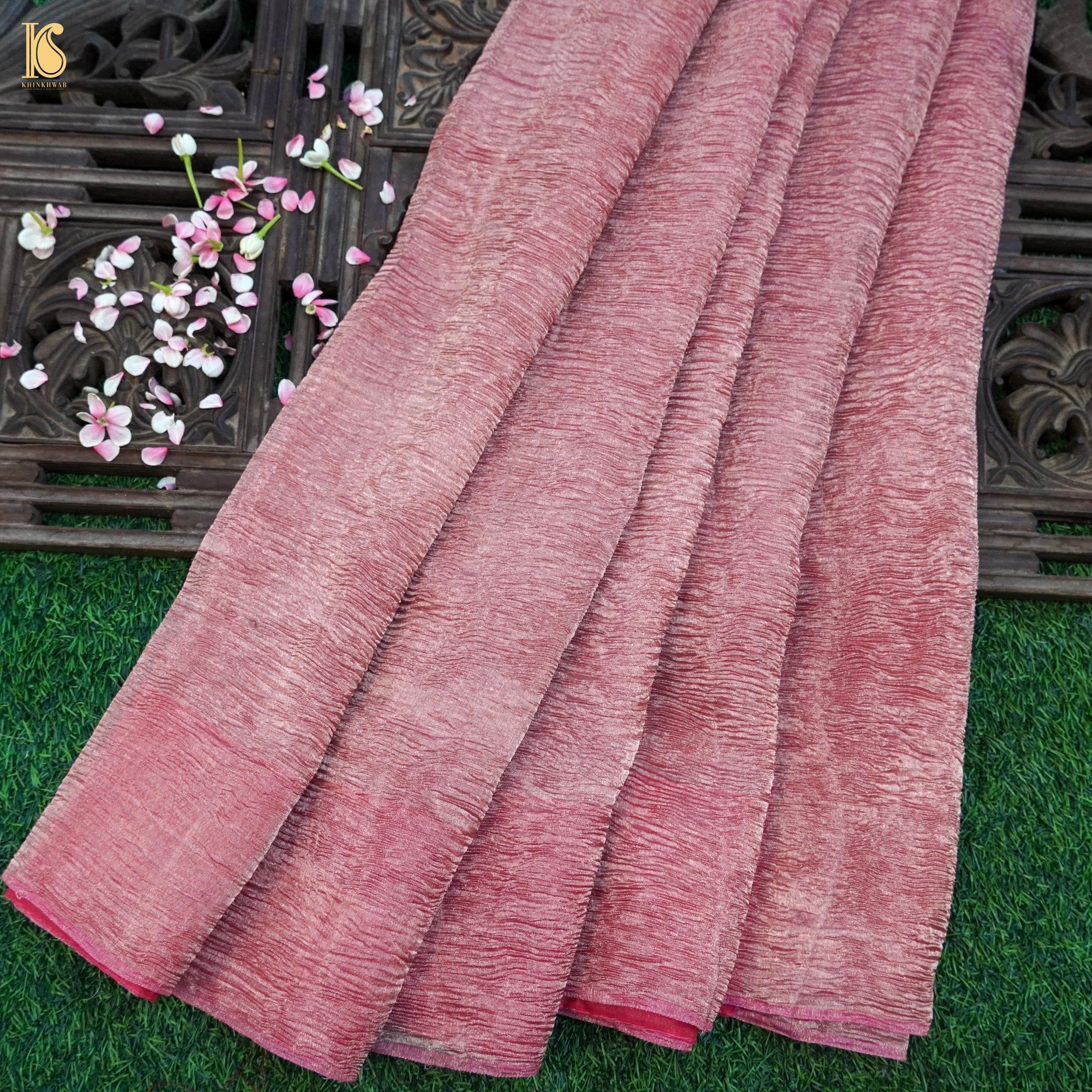 Pure banarasi cherry pink tissue crushed kadhwa saree in stunning weave✨✨  dm for purchase or contact us on ‪+91 6392 139 069‬