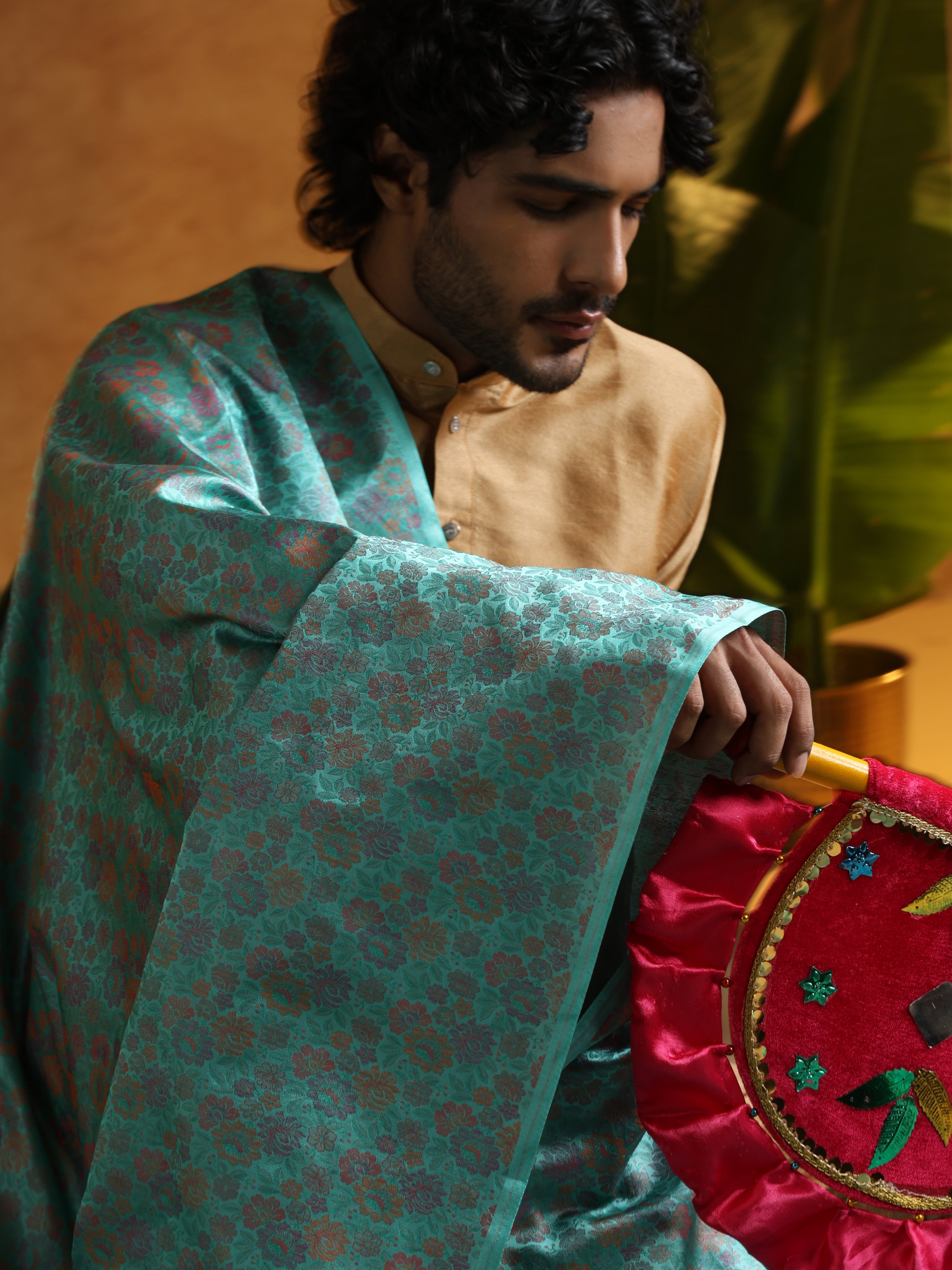 What Is a Tanchoi? The Satin-Weave Banarasi