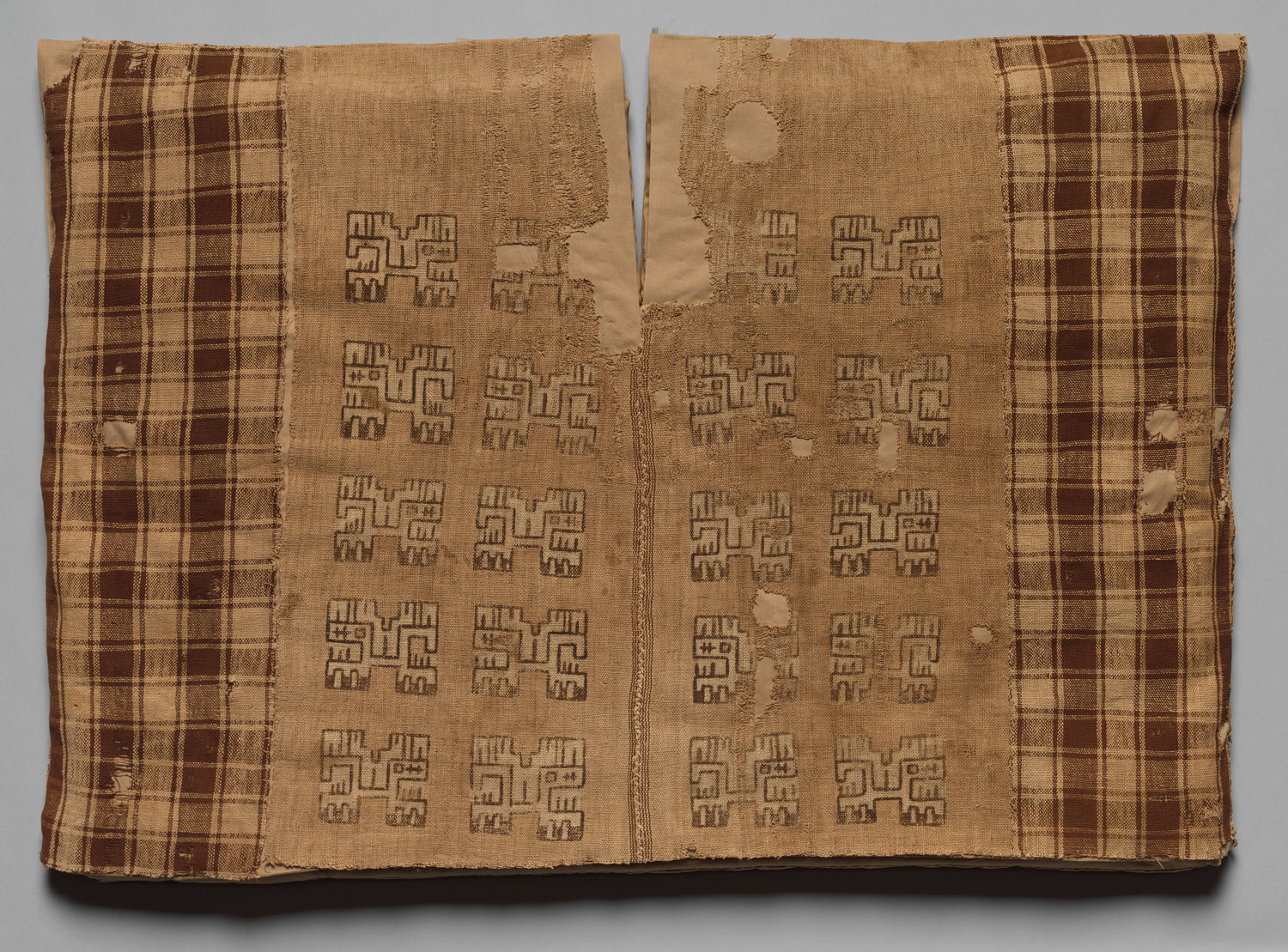 Andean tunic with profile animals and checkerboards, Paracas or Nasca