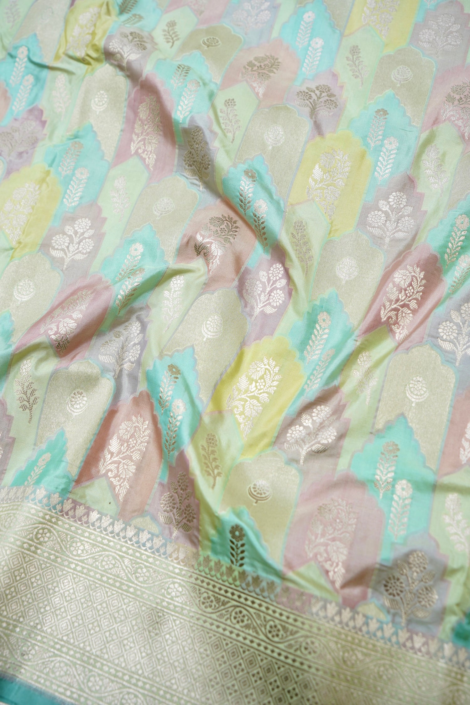 Handwoven Banarasi Katan Silk Rangkat Saree in Pista Green