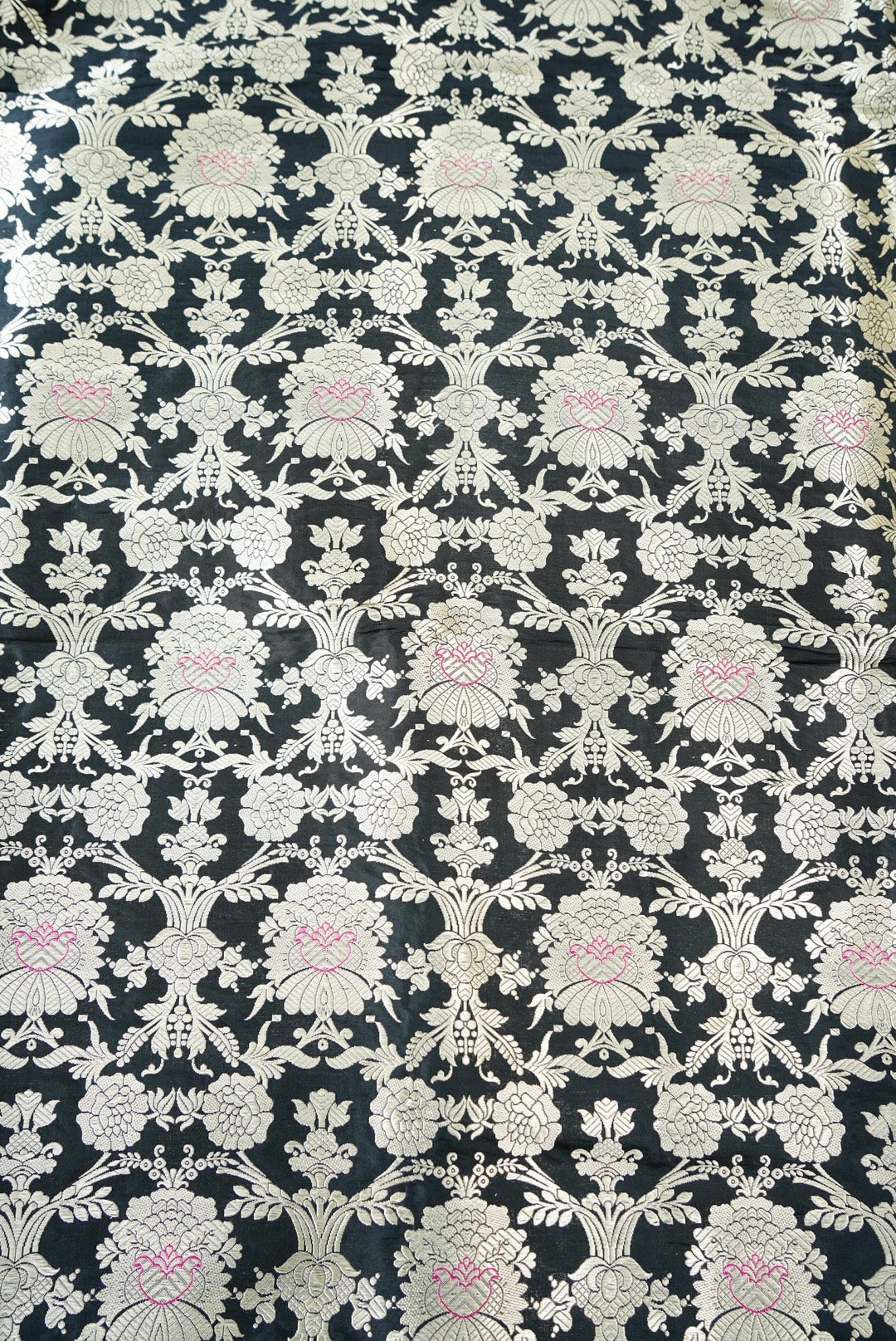 Pure Brocade Banarasi Mehraab Boota Fabric