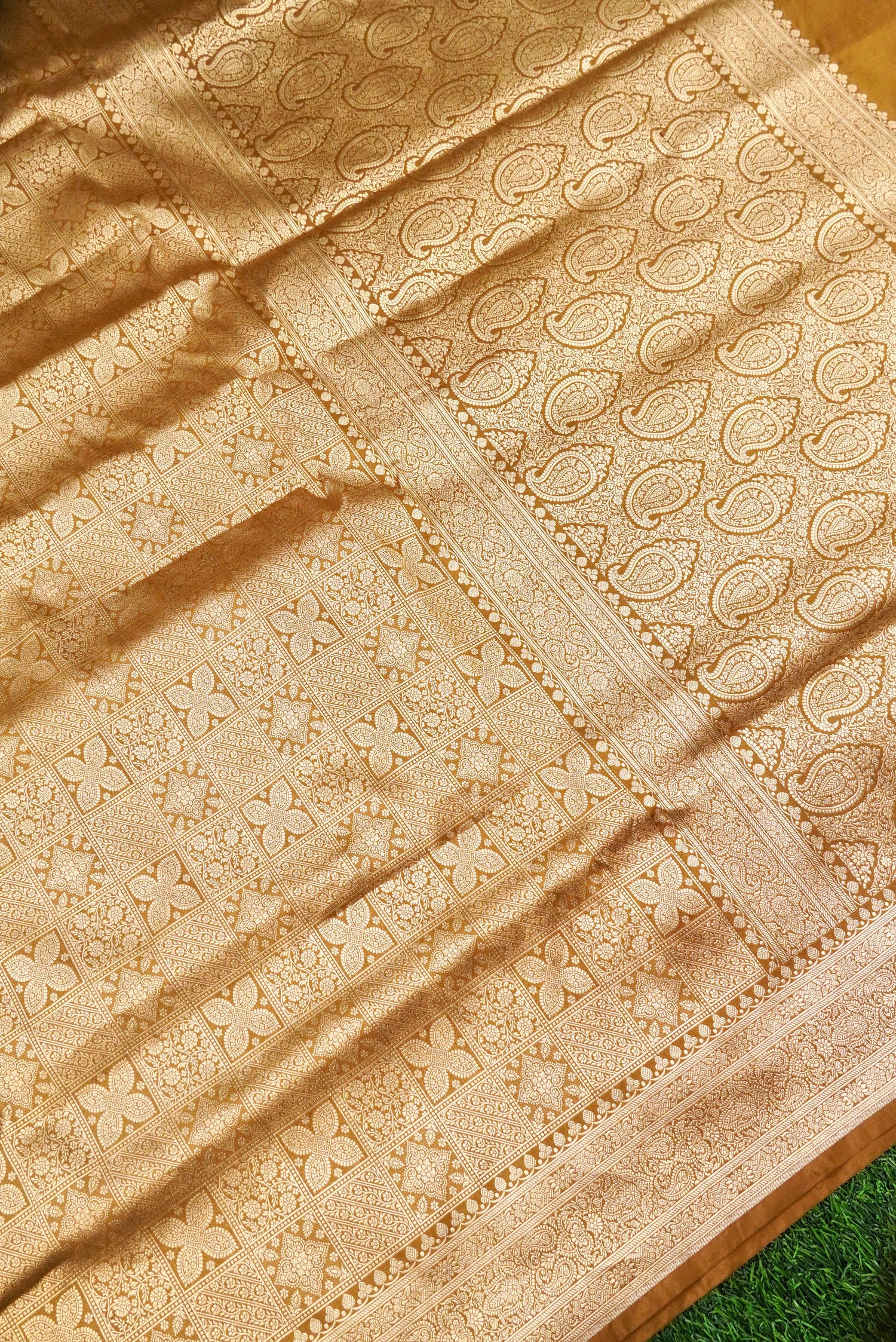 Handloom Banarasi Katan Silk Zari Tanchoi Saree