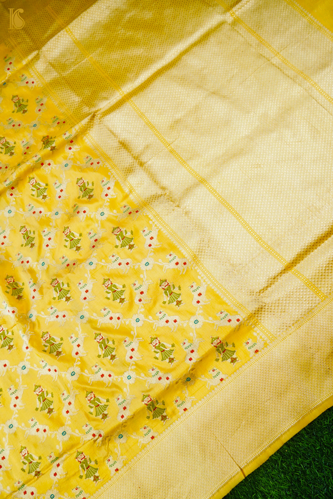 Handloom Banarasi Katan Silk Nandi Jaal Saree