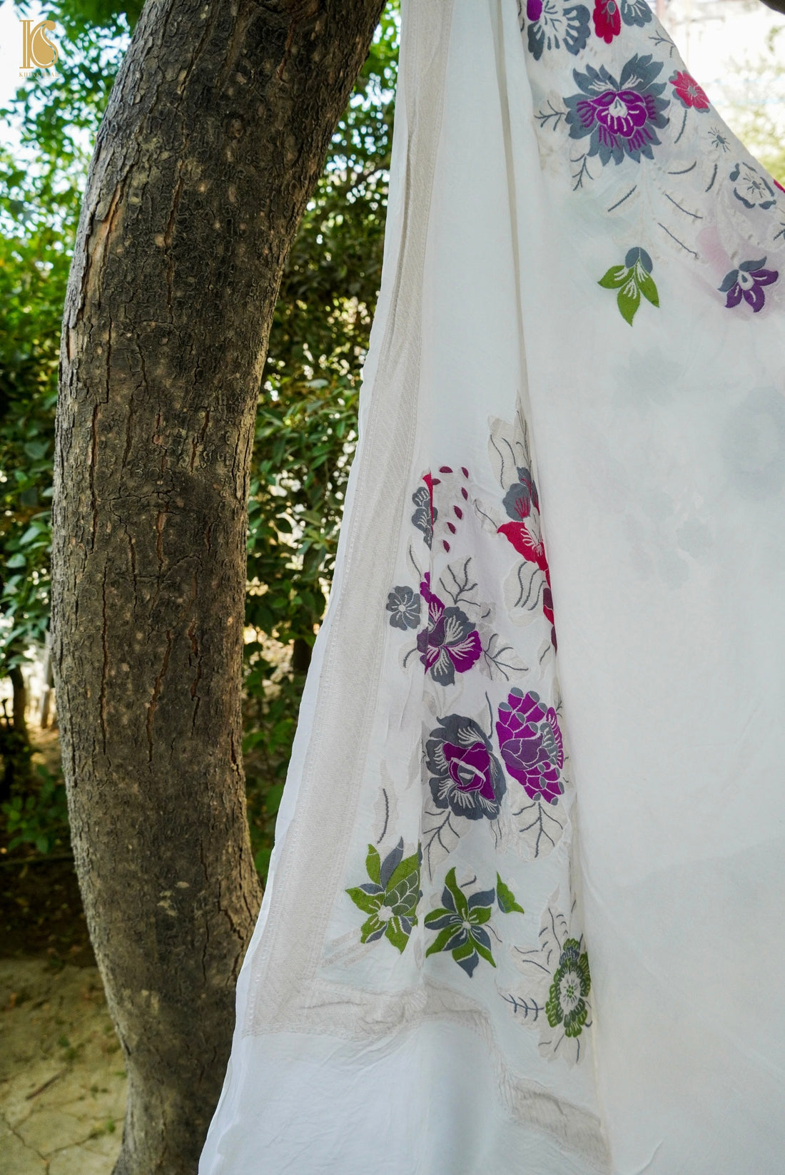 Handwoven Banarasi Georgette Dupatta with Floral Meenakari
