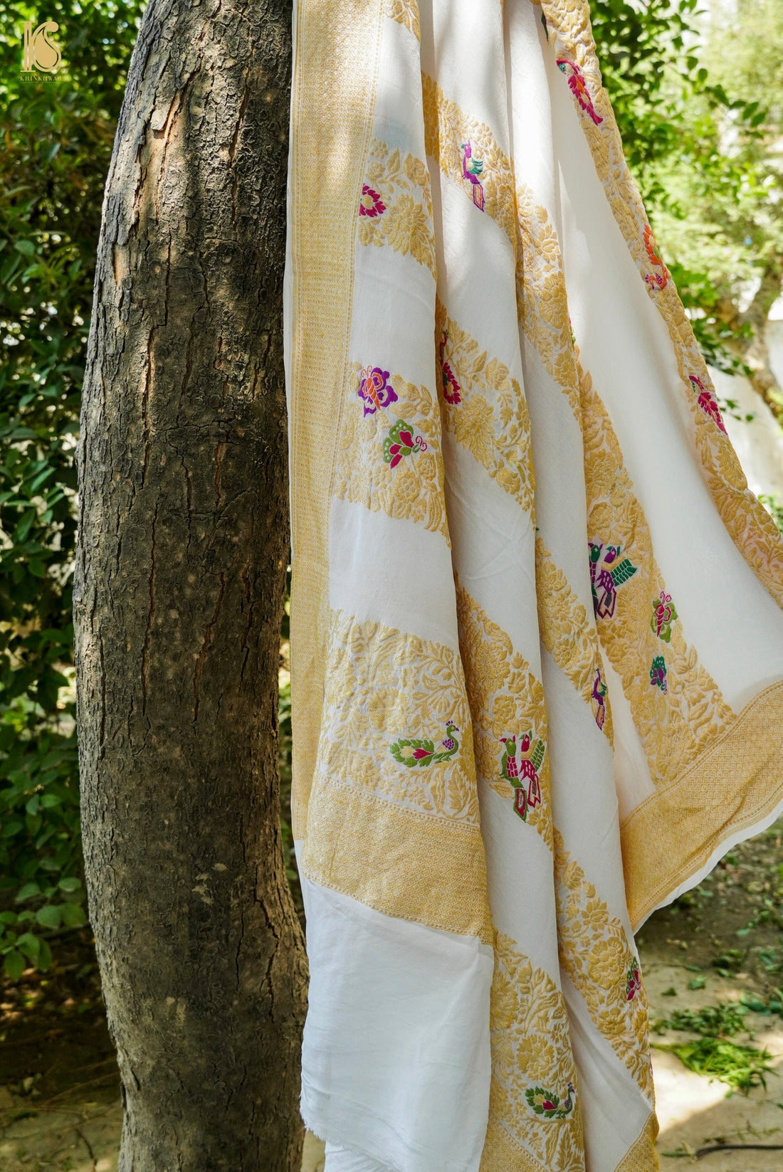 Handwoven Banarasi Georgette Dupatta with Floral Meenakari