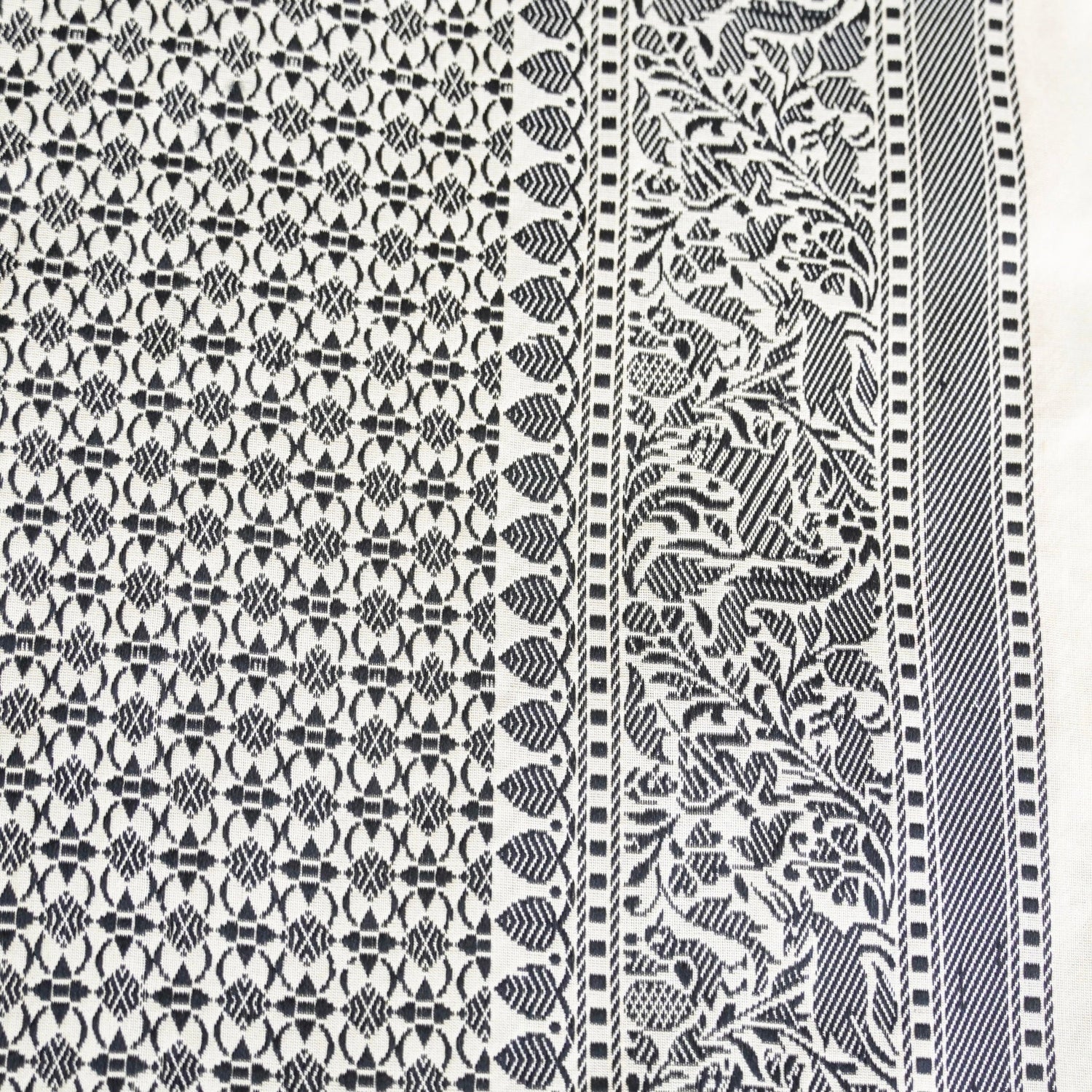 Handloom Katan Silk White &amp; Black Resham Shikargah Banarasi Saree - Khinkhwab