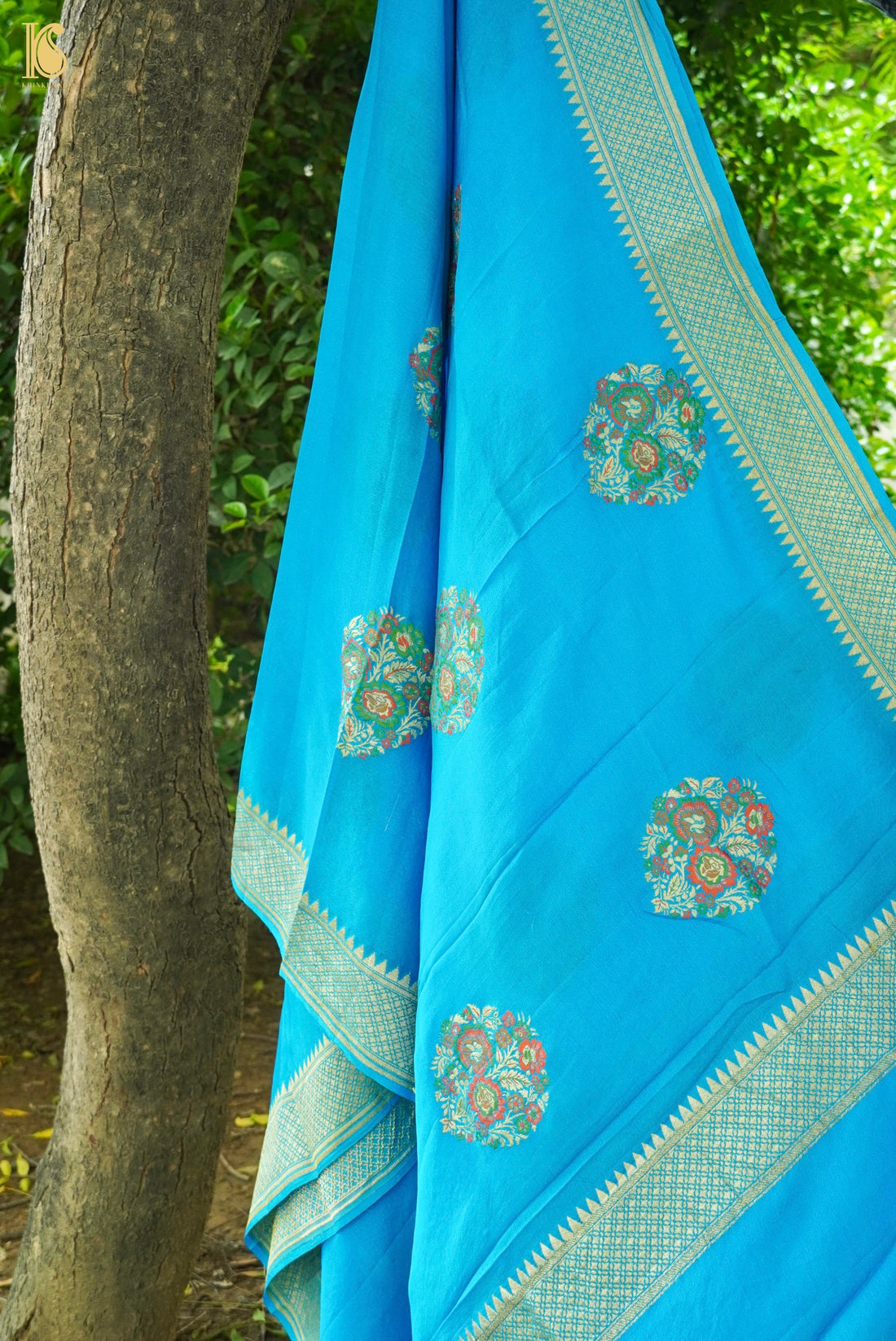 Handwoven Banarasi Georgette Dupatta with Floral Meenakari