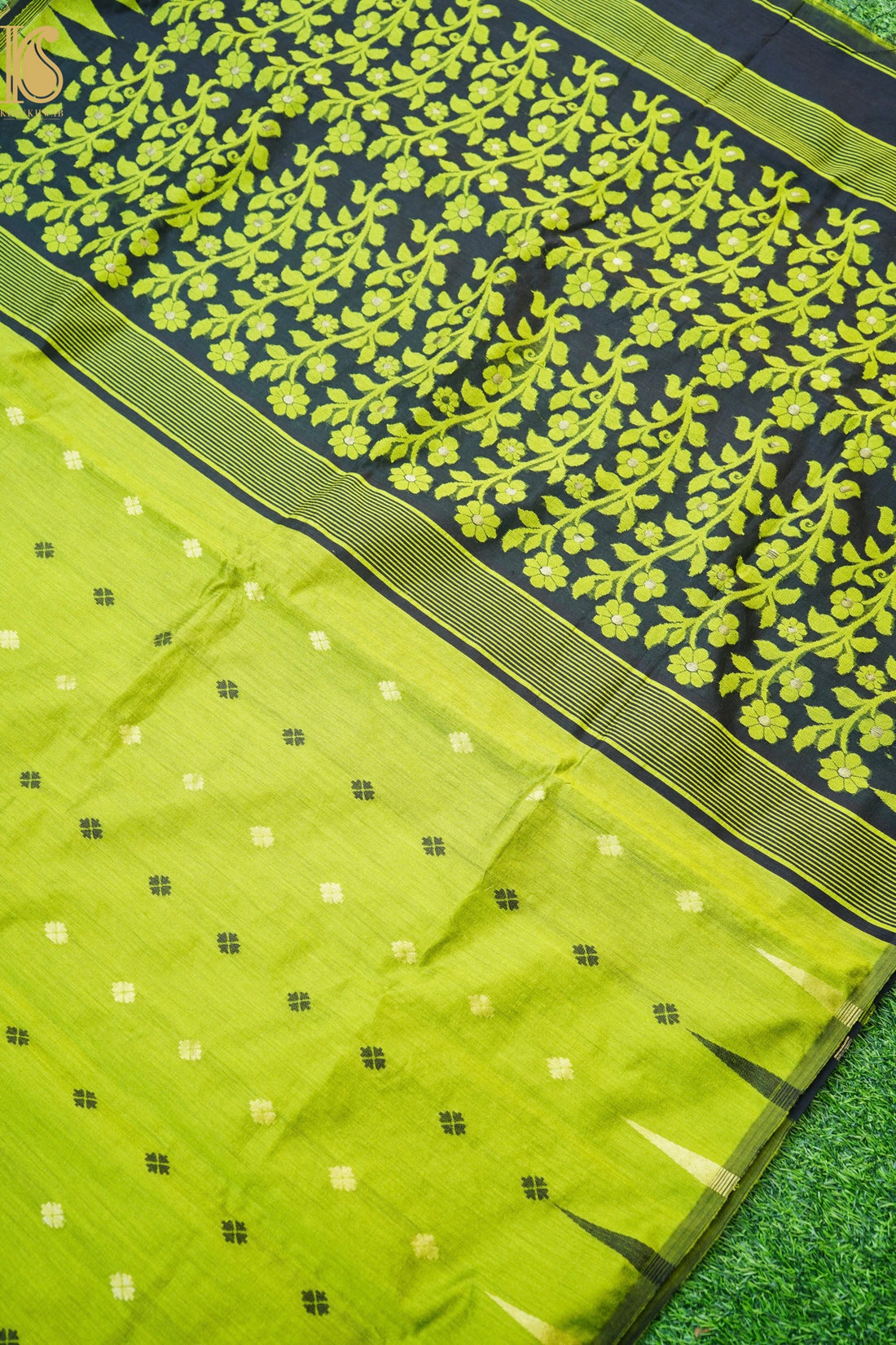 Handloom Dhakai Jamdani Green Saree