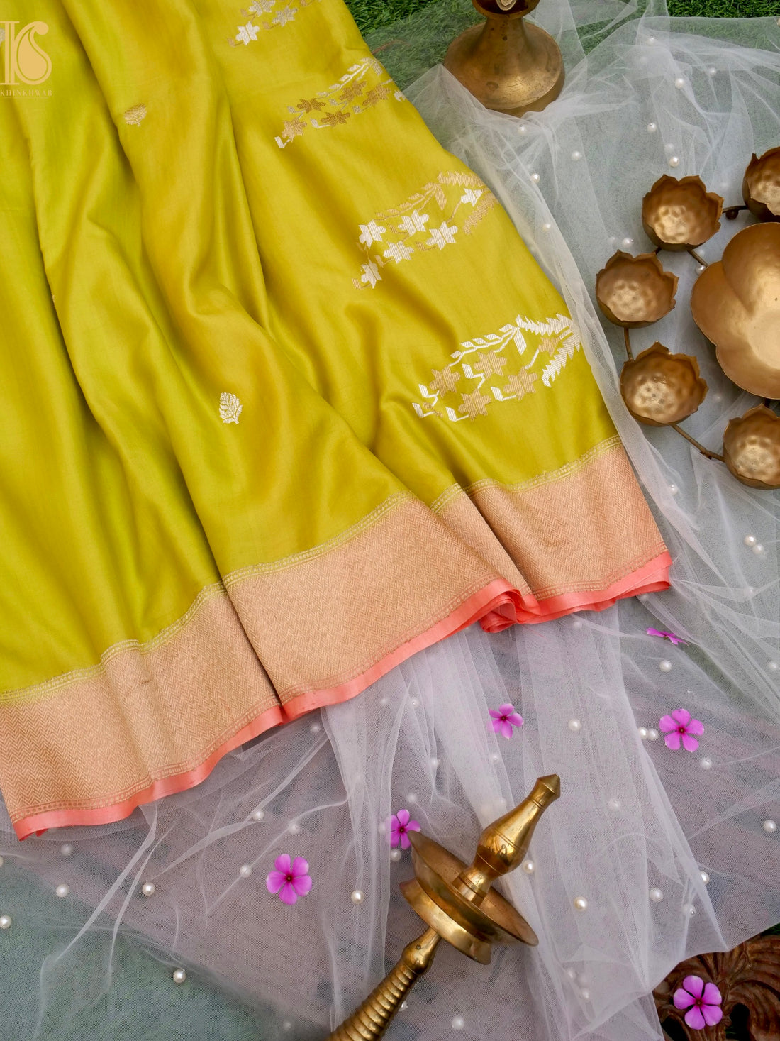 Handloom Banarasi Gajji Silk Meenakari Booti Saree