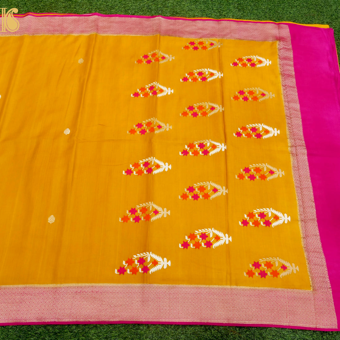 Handloom Banarasi Gajji Silk Meenakari Booti Saree