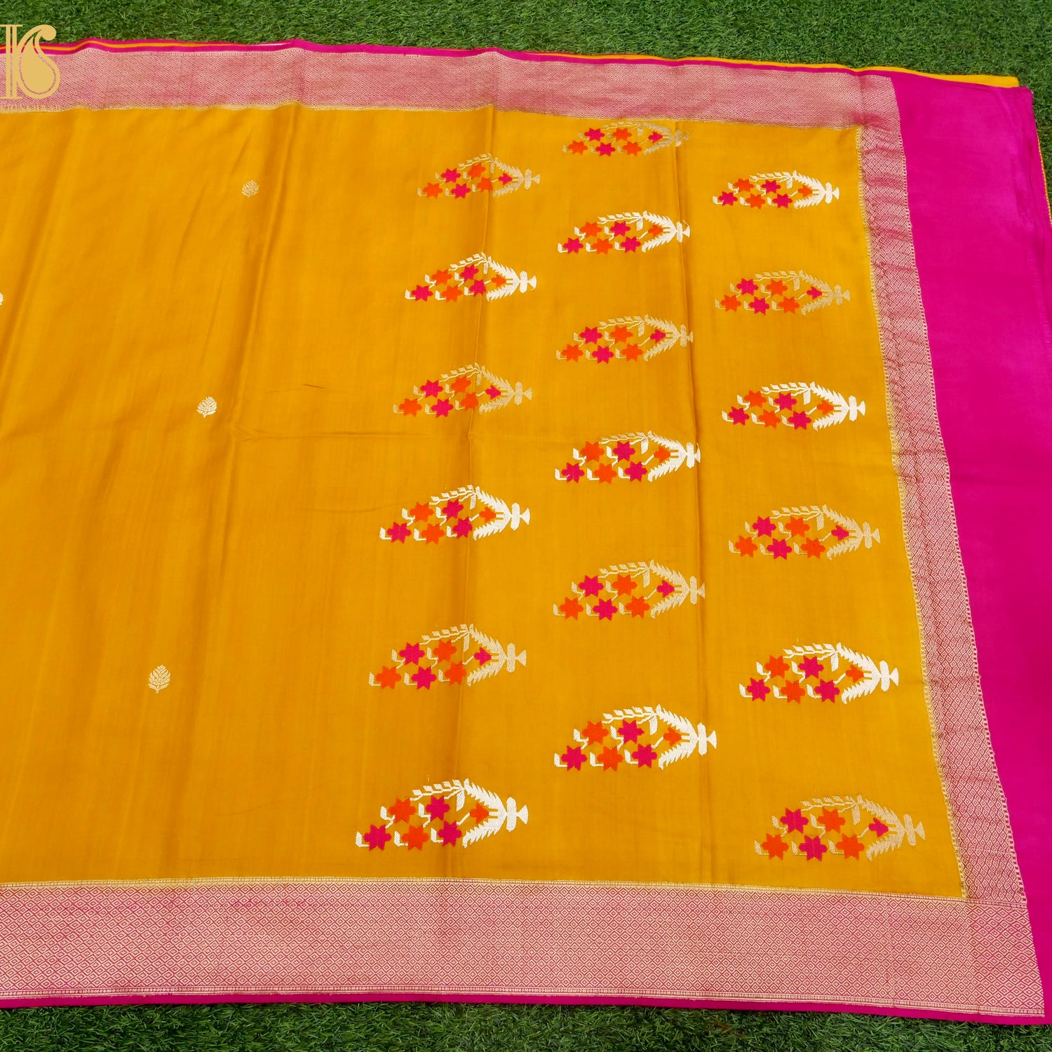 Handloom Banarasi Gajji Silk Meenakari Booti Saree