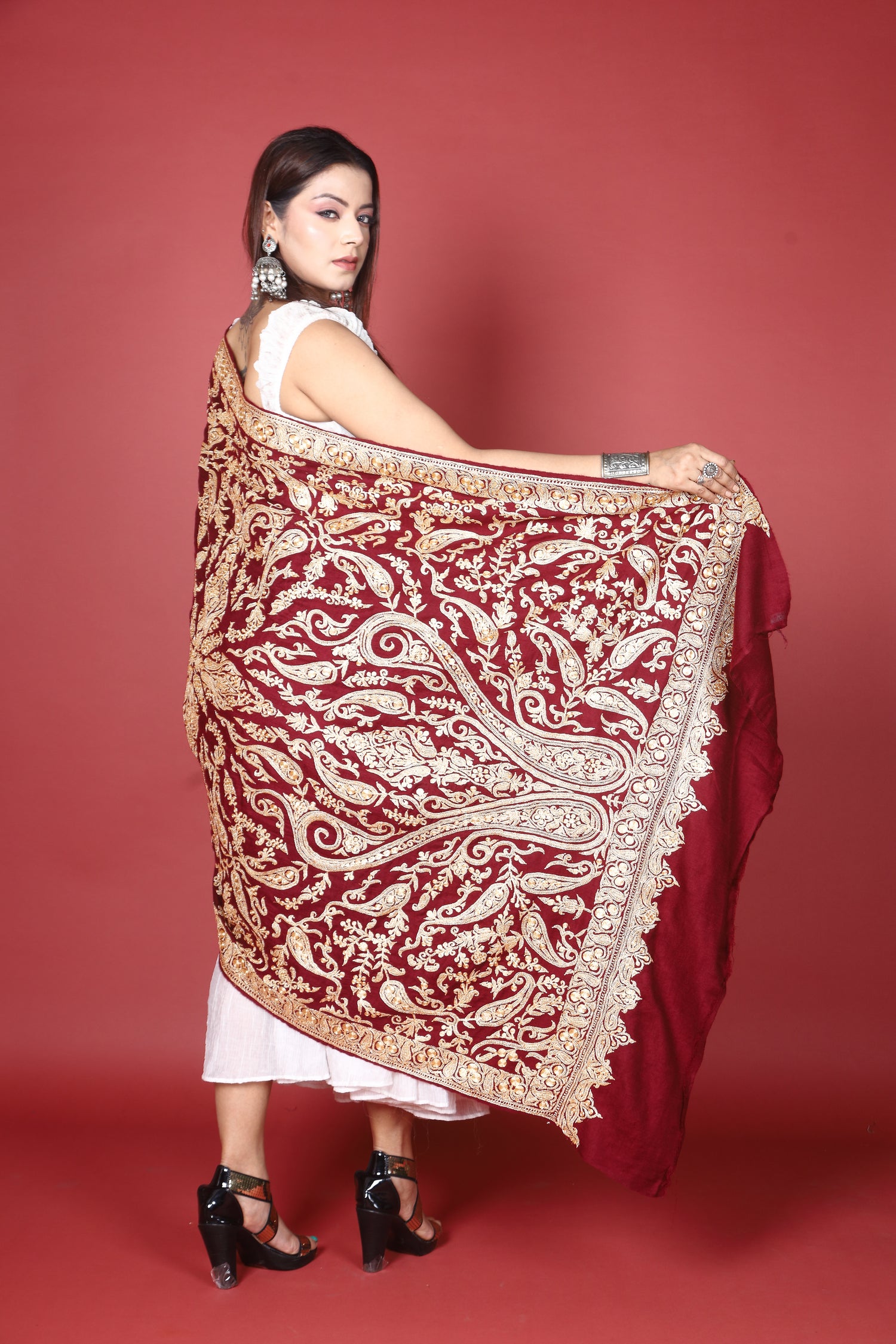 Pure Pashmina Handwoven Tilla Embriodery Kashmiri Shawl