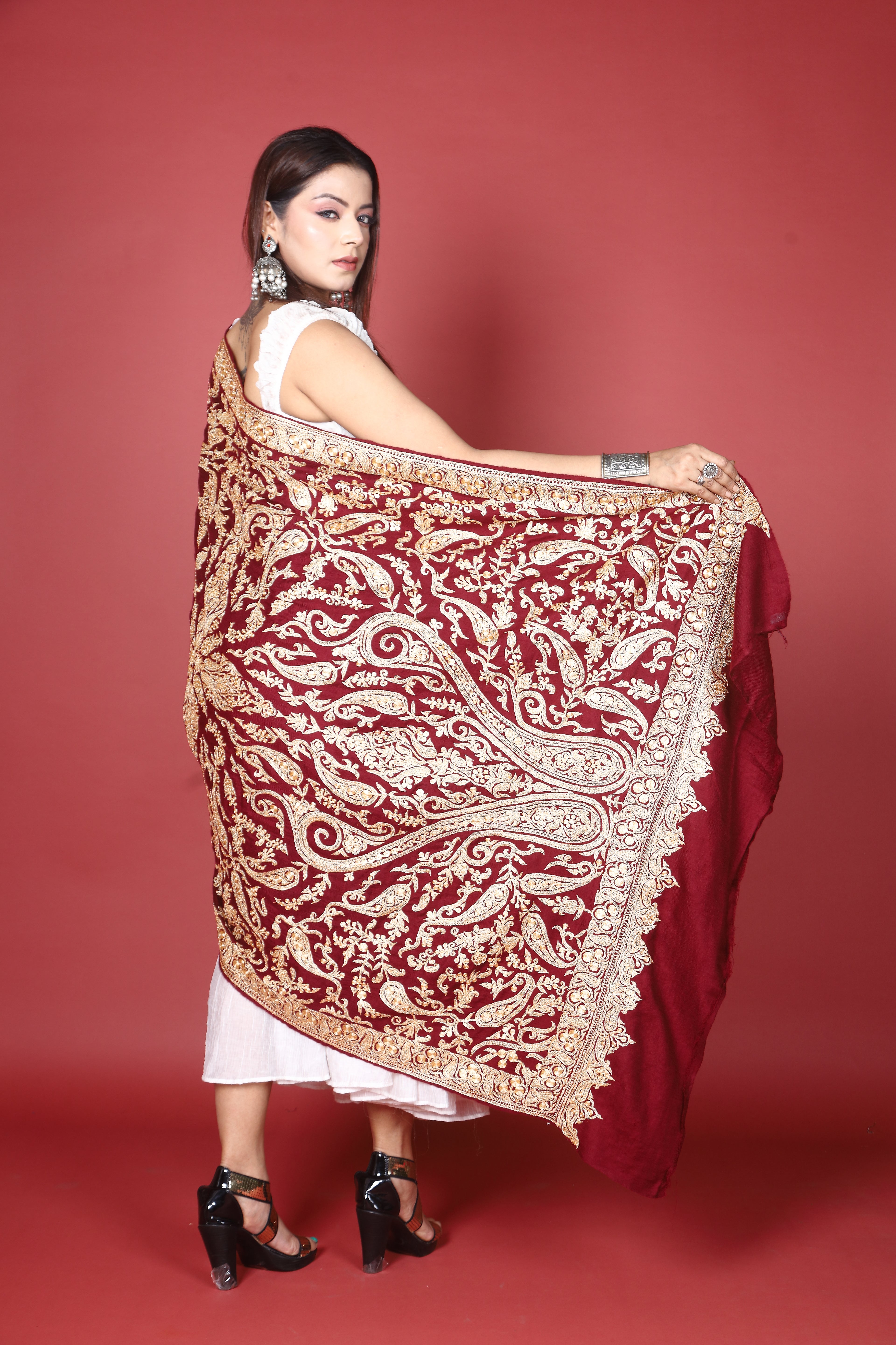 Pure Pashmina Handwoven Tilla Embriodery Kashmiri Shawl