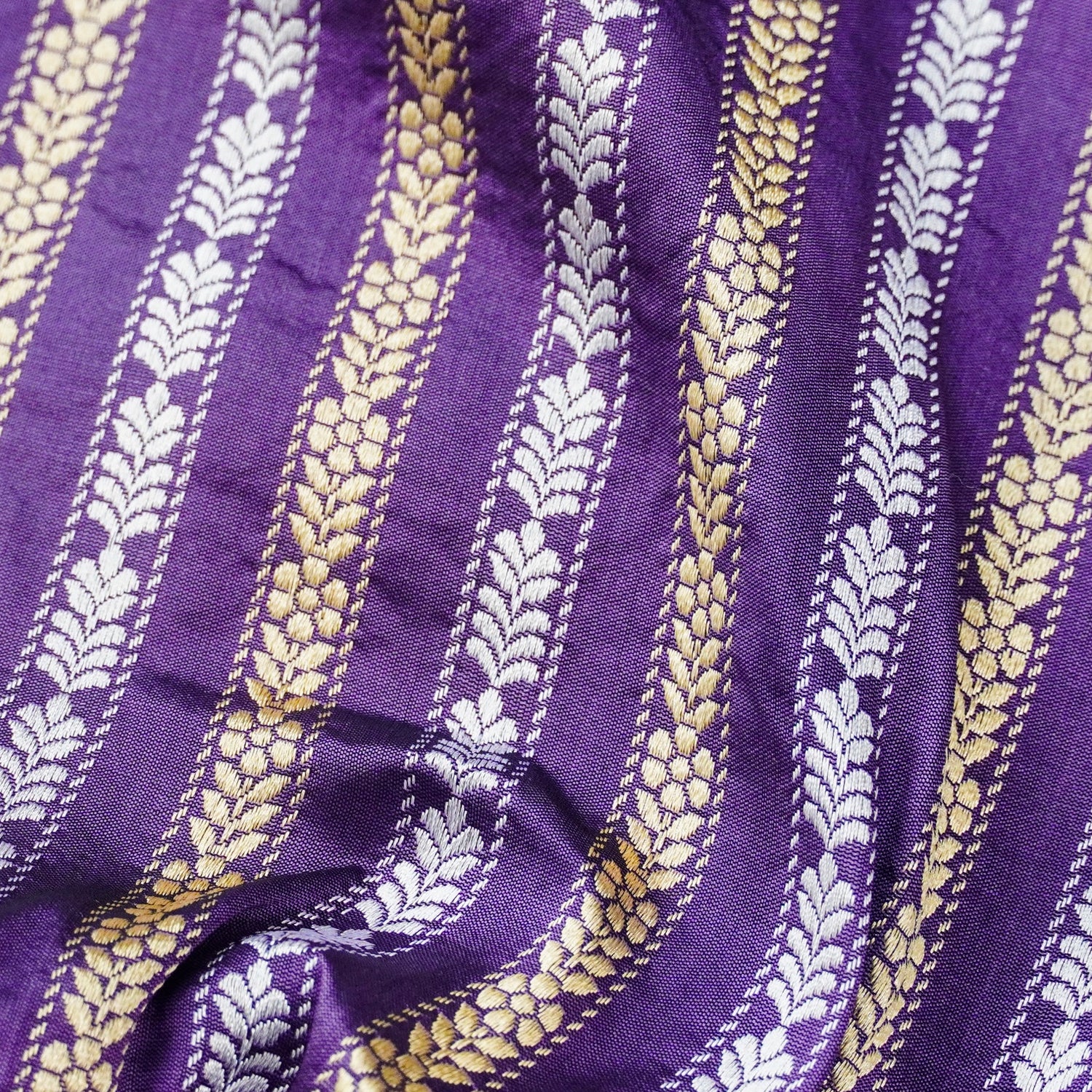 Purple Handloom Banarasi Pure Katan Silk Stripes Scalloped Saree