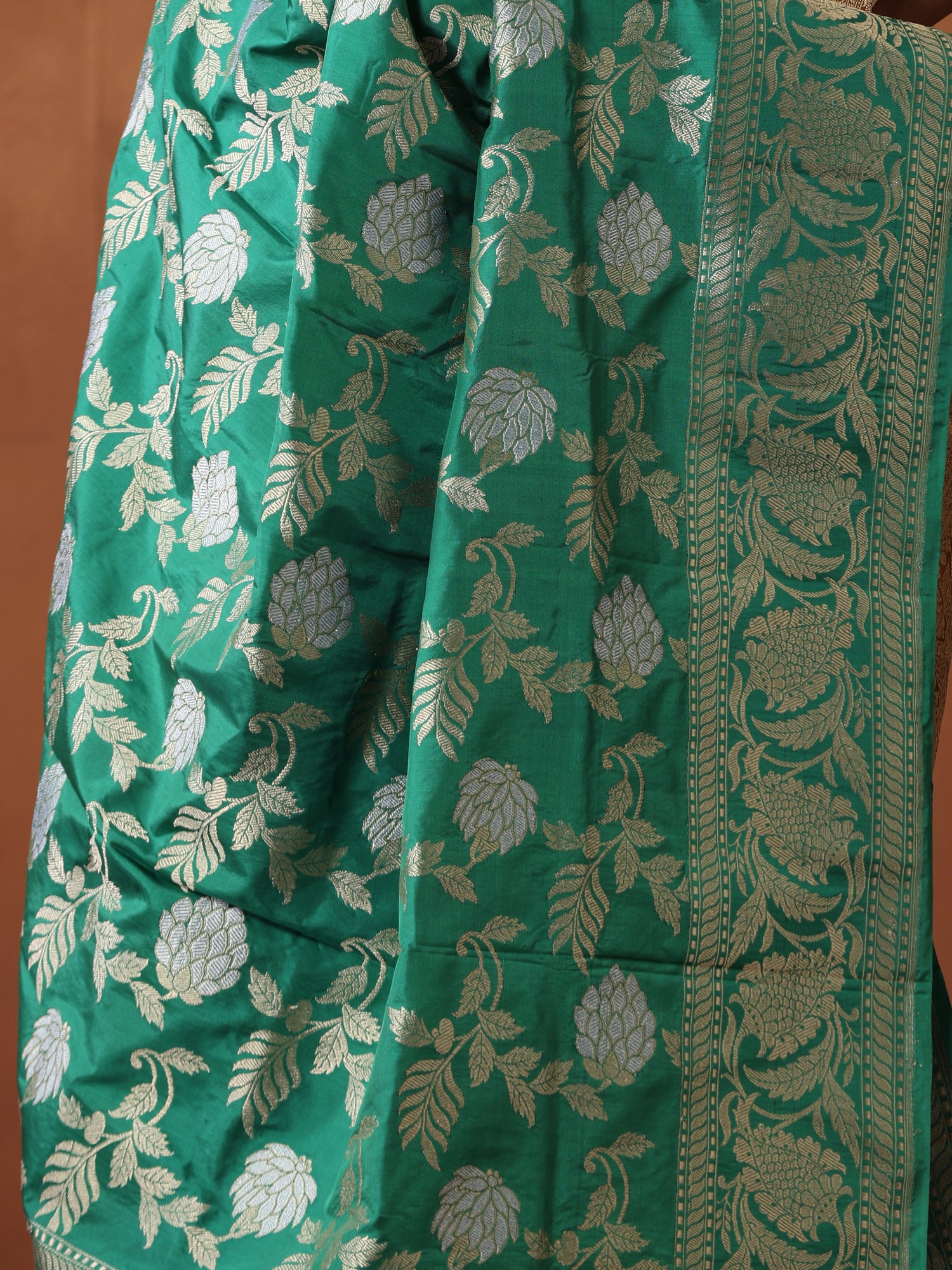 Handwoven Banarasi Katan Silk Kadwa Dupatta