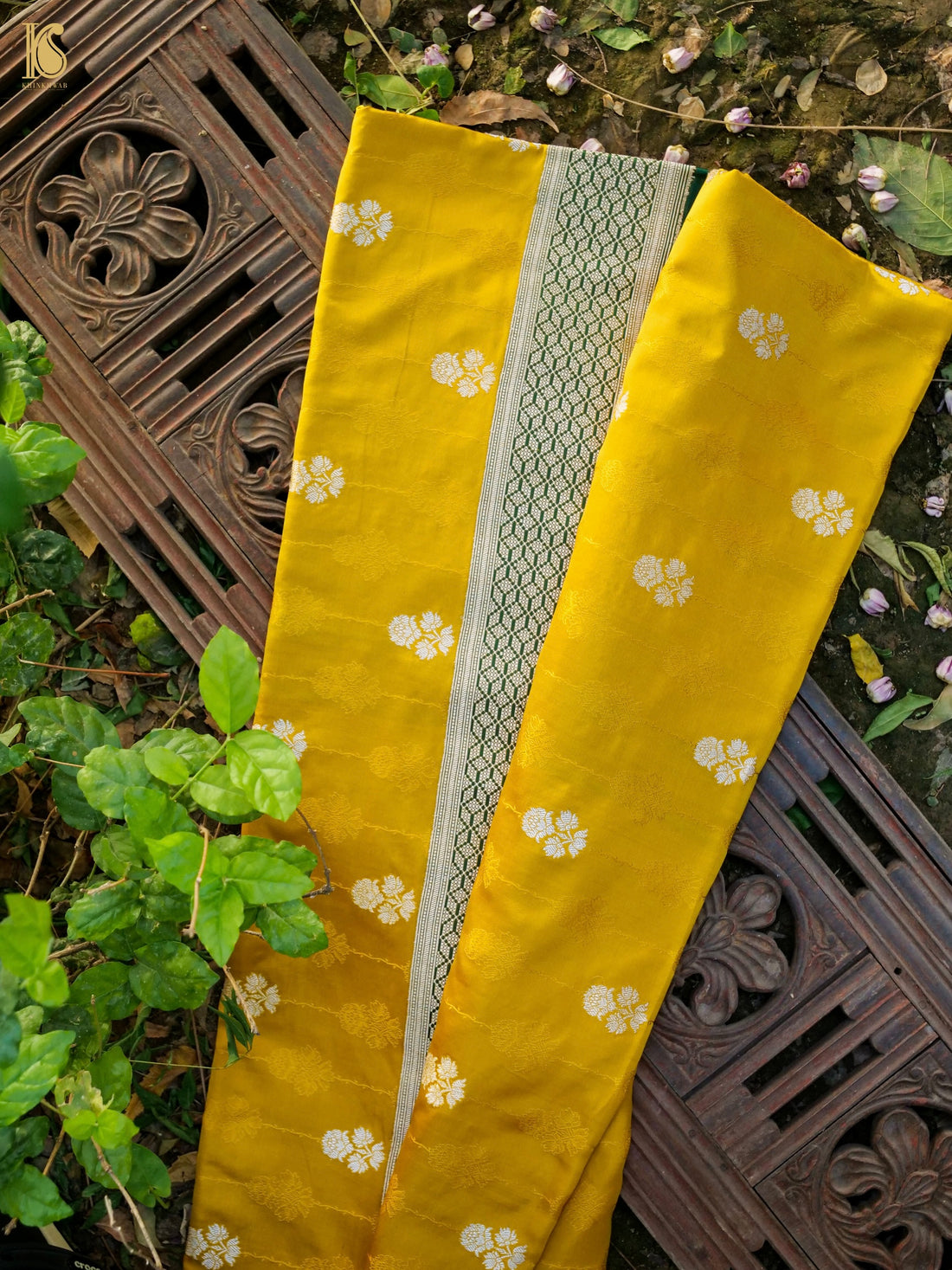 Handloom Banarasi Mashru Silk Tanchoi Kadwa Saree