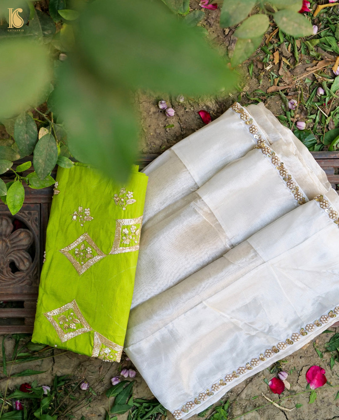 Handwoven Banarasi SIlver Tissue Saree with Border