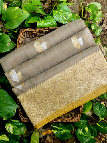 Handloom Banarasi Kora Silk Kadwa Saree