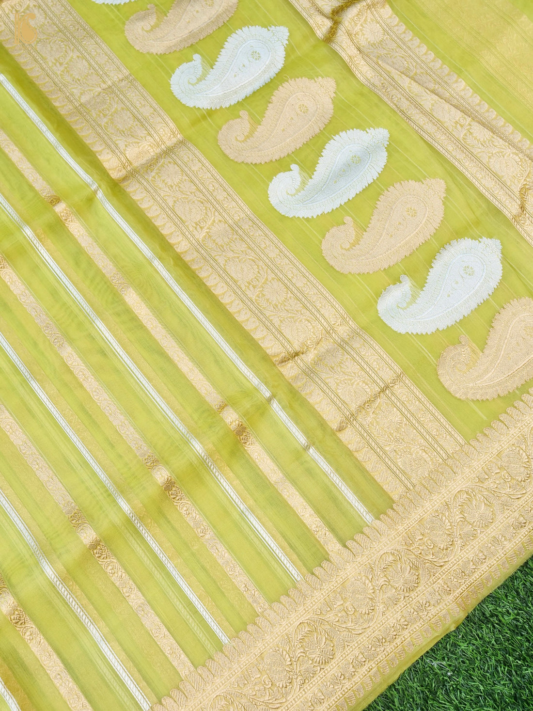Handloom Banarasi Kora Silk Kadwa Saree