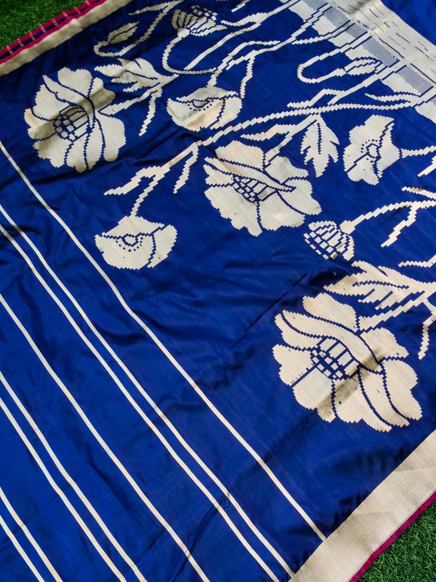 Handloom Banarasi Silk Tanchoi Floral Saree