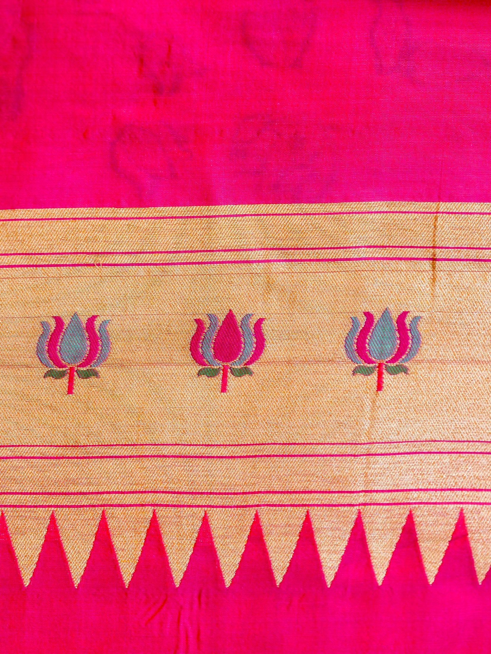 Handloom Banarasi Katan Silk Khinkhab Cow Saree