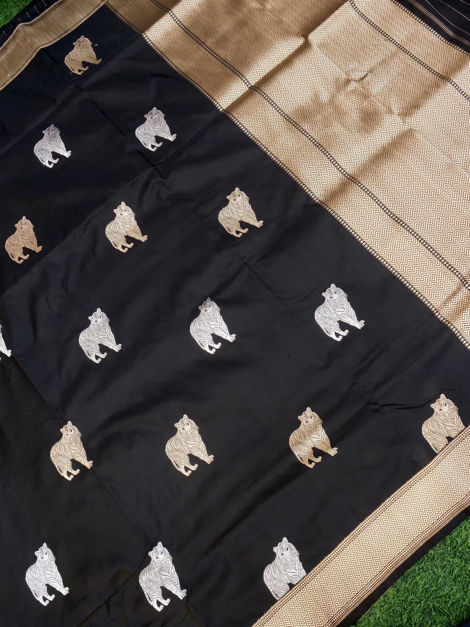 Handloom Banarasi Pure Katan Silk Zarmrig Kadwa Saree